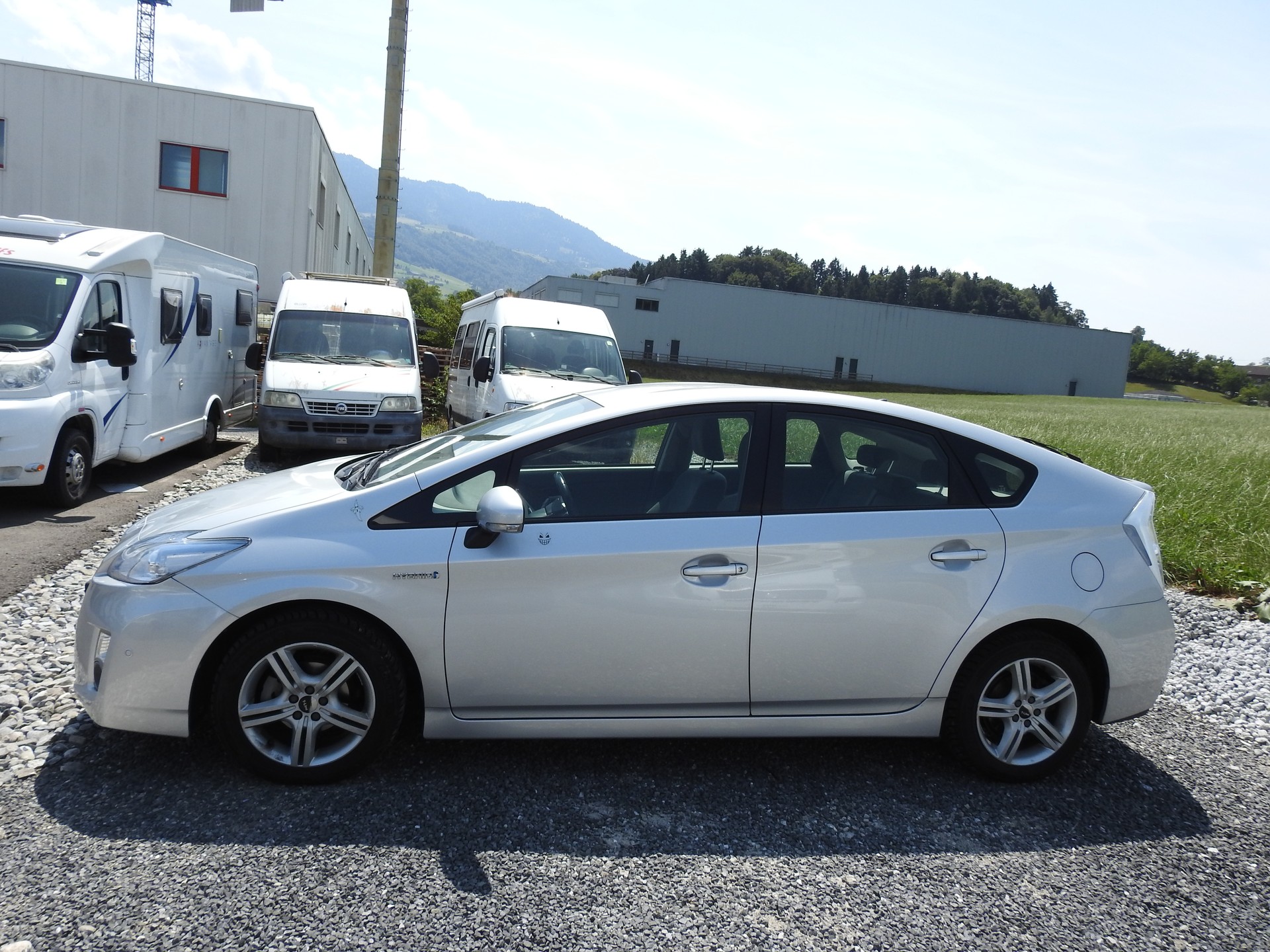 TOYOTA Prius 1.8 16V HSD Sol-image-2