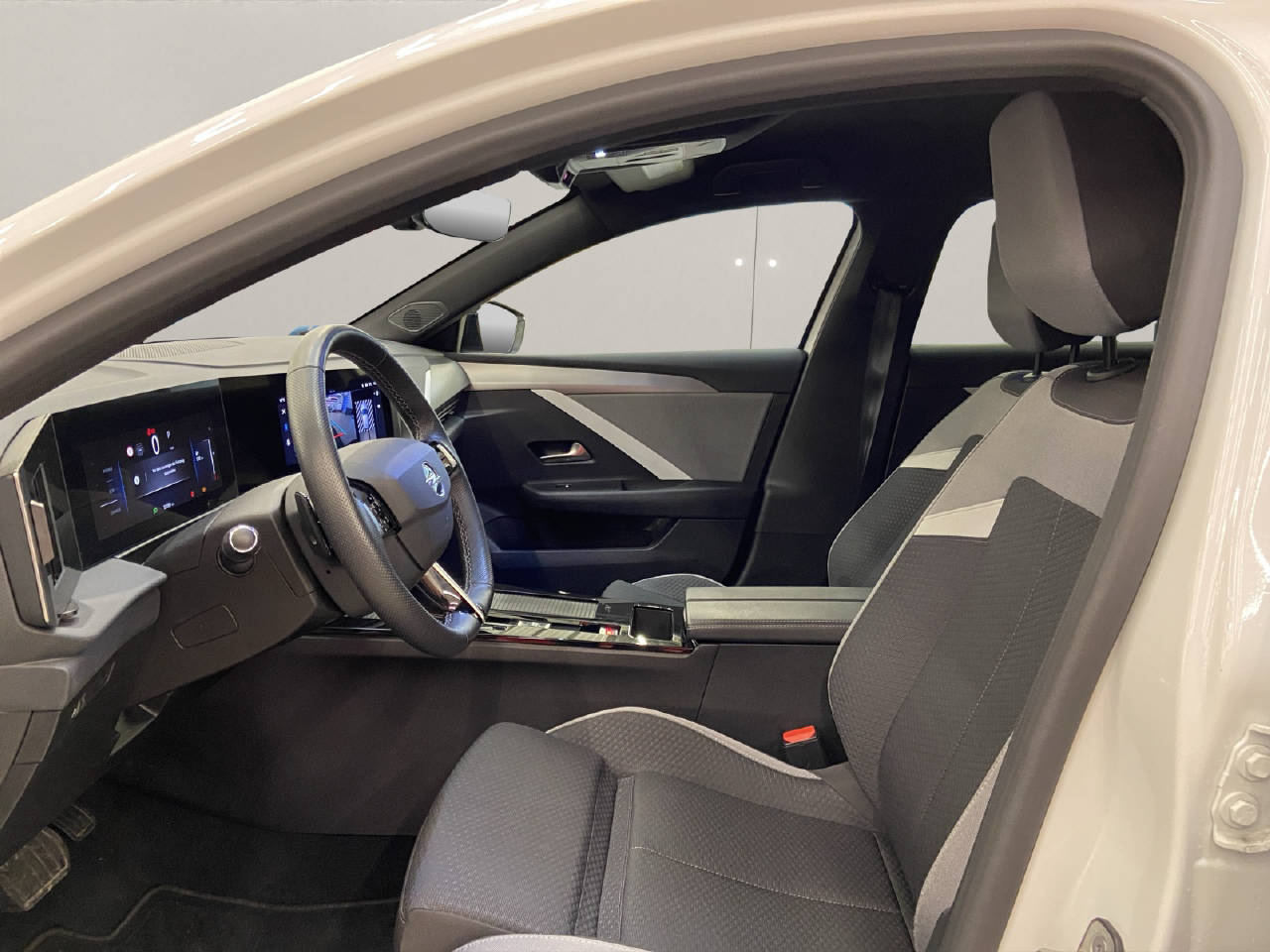 OPEL Astra 1.2 T Hybrid Edition-image-4