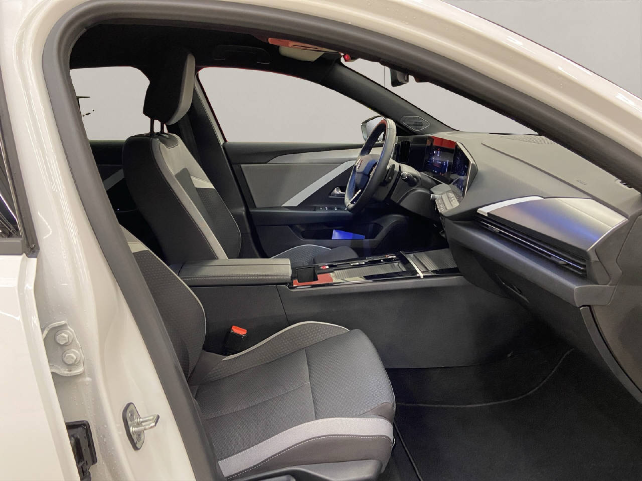 OPEL Astra 1.2 T Hybrid Edition-image-10