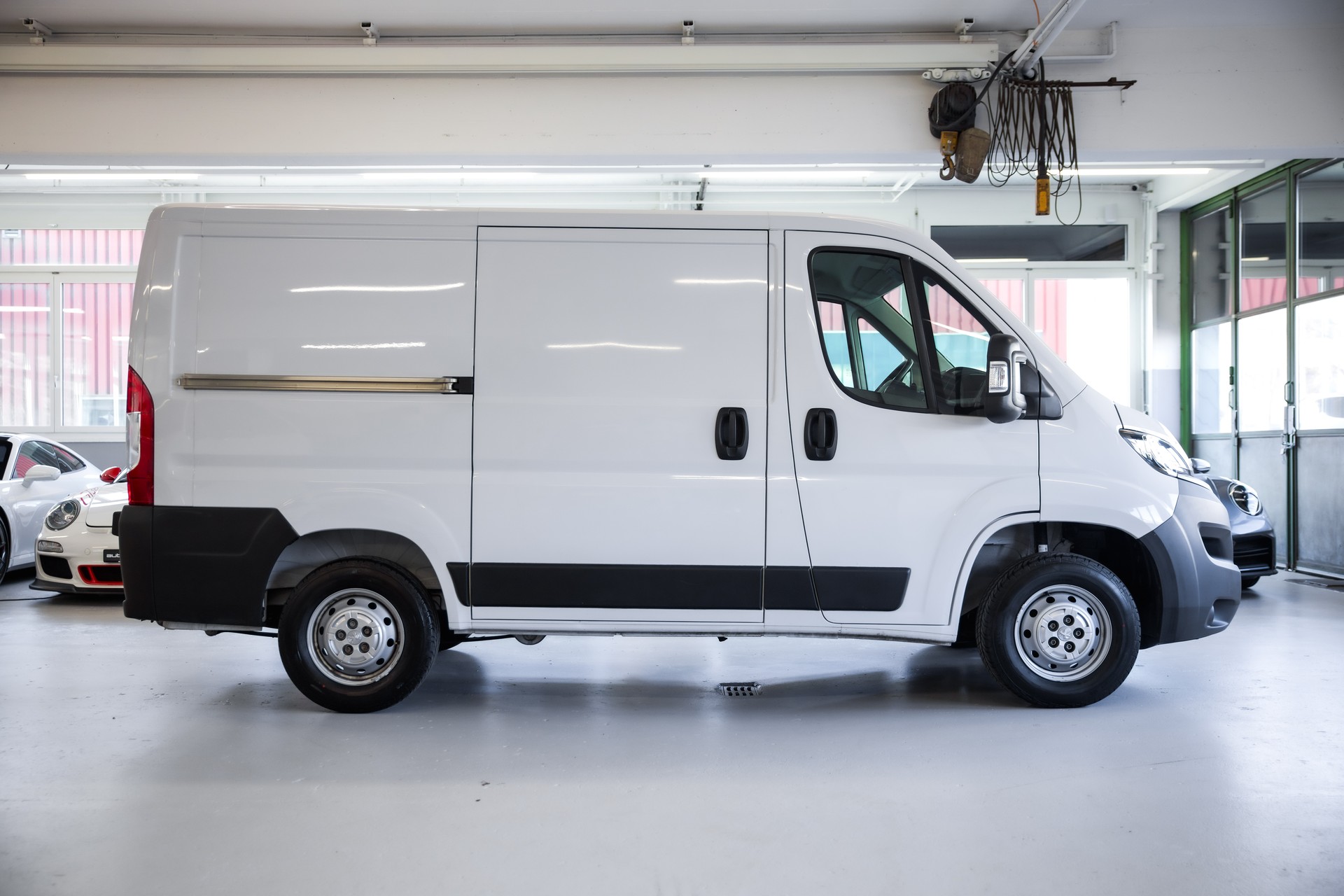 PEUGEOT Boxer 330 L1H1 2.2 BlueHDi 120 Premium S/S-image-3