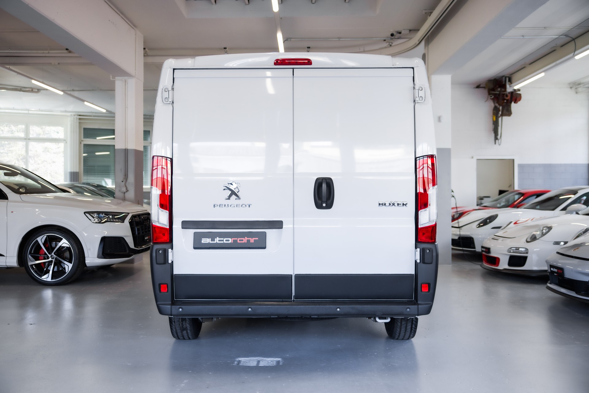 PEUGEOT Boxer 330 L1H1 2.2 BlueHDi 120 Premium S/S-image-5