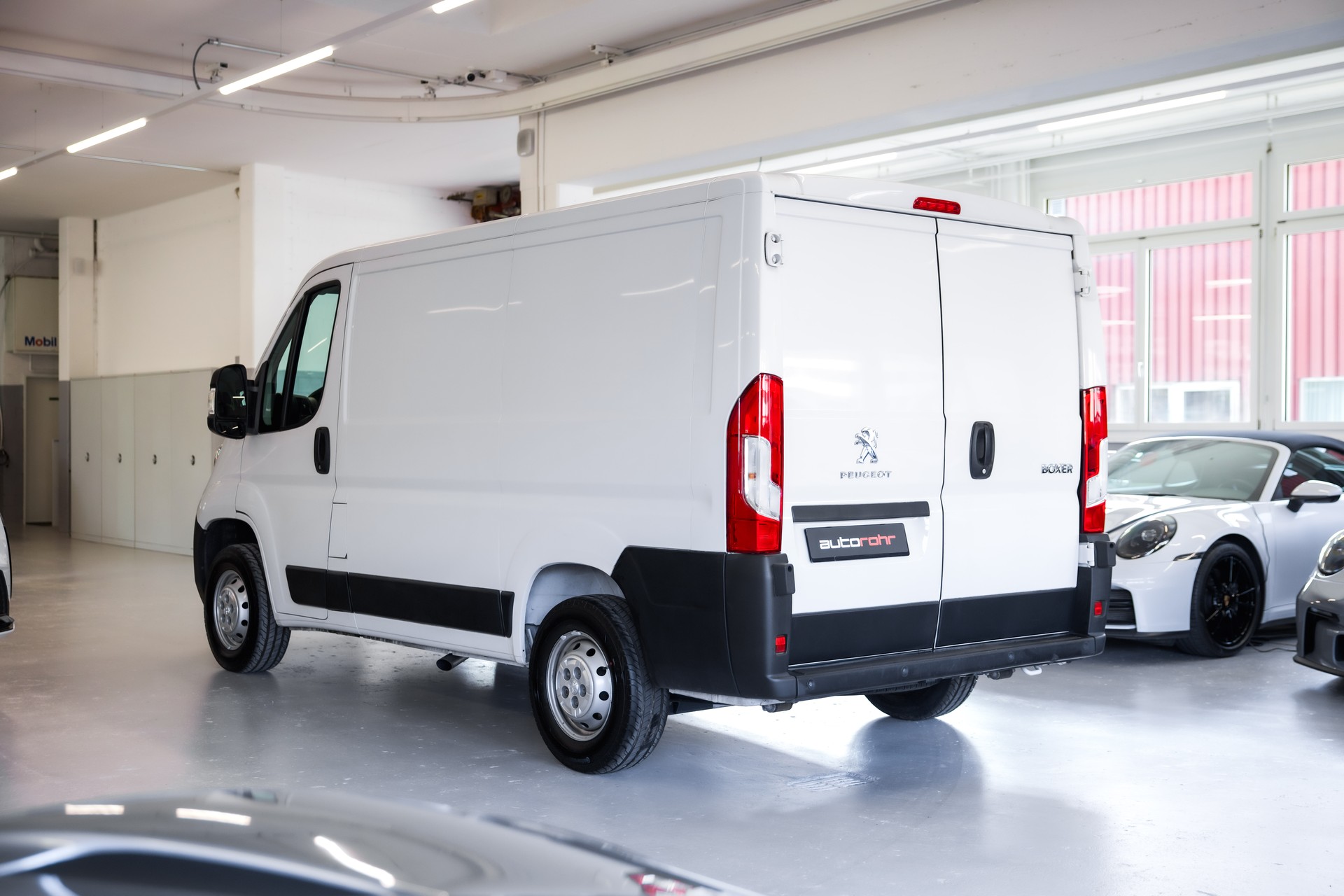 PEUGEOT Boxer 330 L1H1 2.2 BlueHDi 120 Premium S/S-image-6
