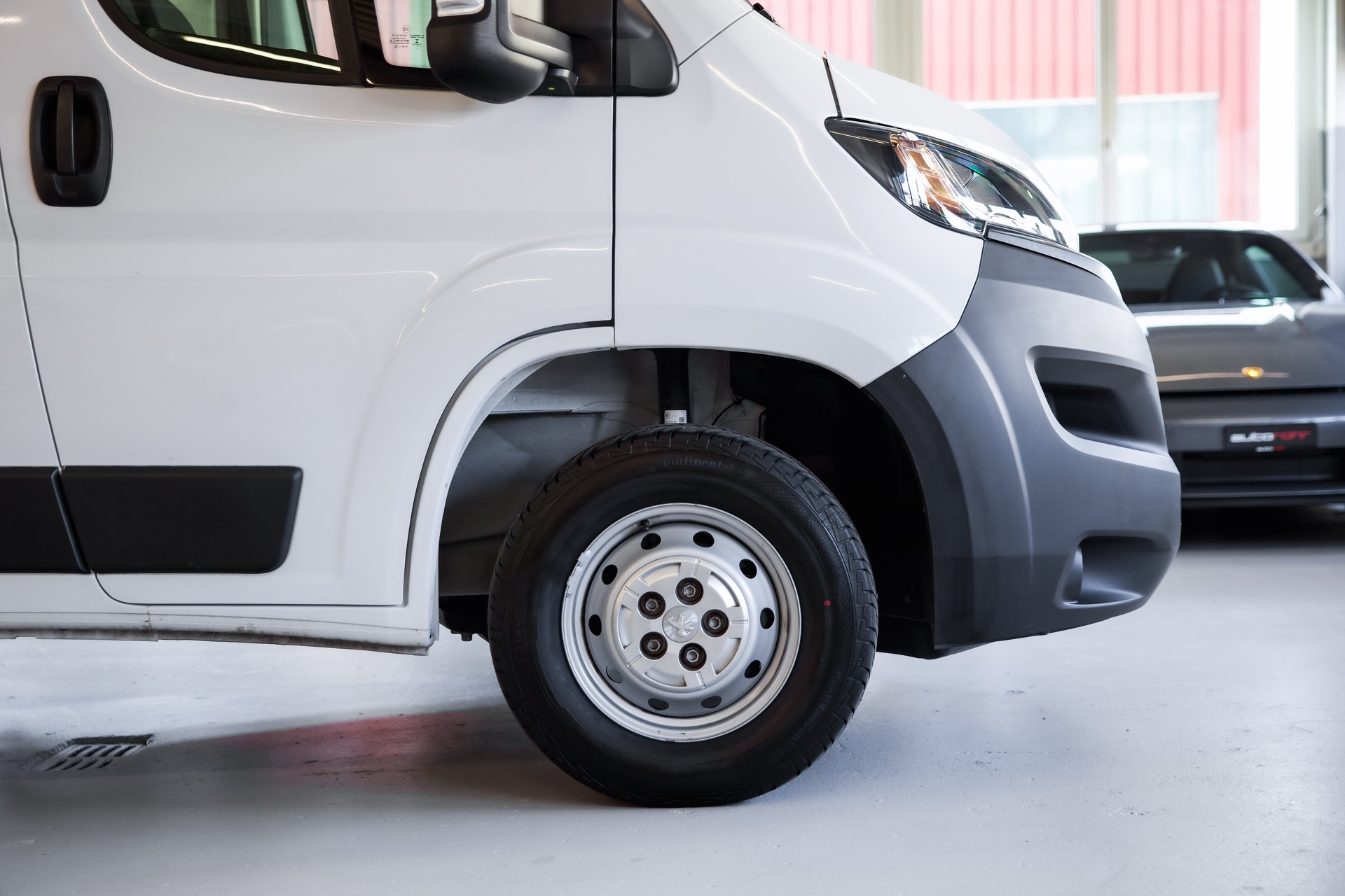 PEUGEOT Boxer 330 L1H1 2.2 BlueHDi 120 Premium S/S-image-10