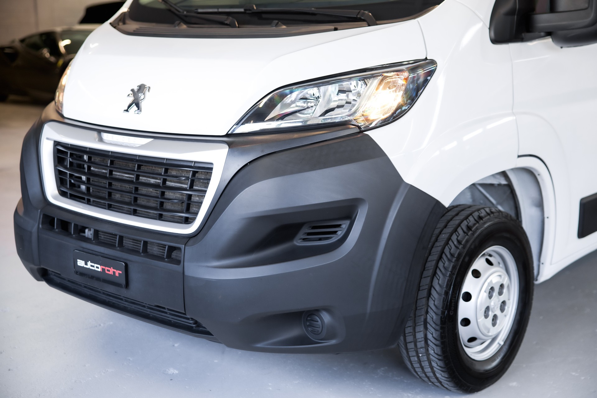 PEUGEOT Boxer 330 L1H1 2.2 BlueHDi 120 Premium S/S-image-8