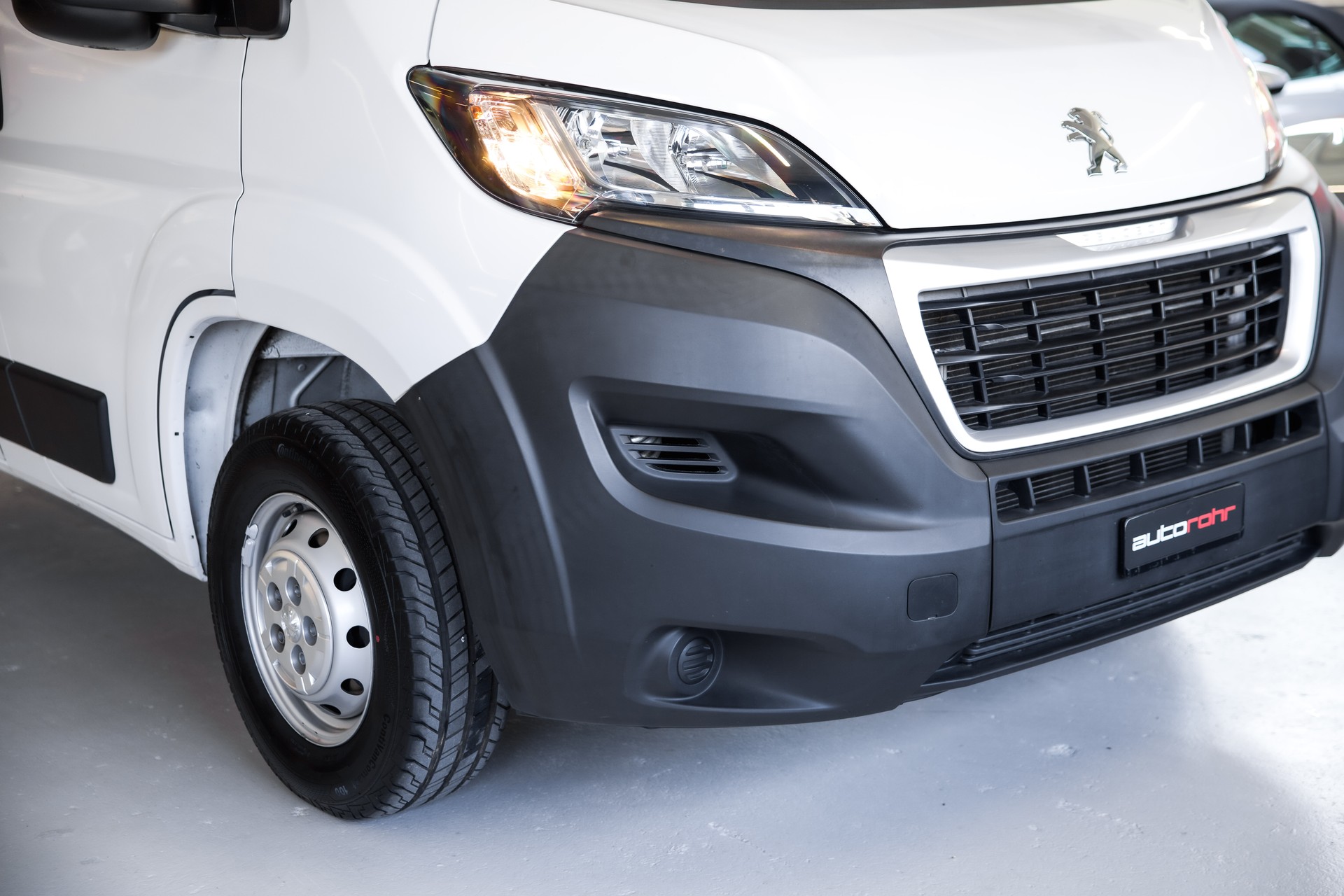 PEUGEOT Boxer 330 L1H1 2.2 BlueHDi 120 Premium S/S-image-9