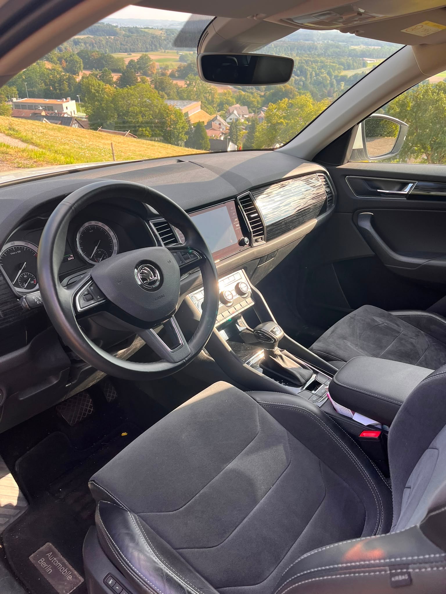 SKODA 2.0 TSI DSG 4x4 Style-image-2