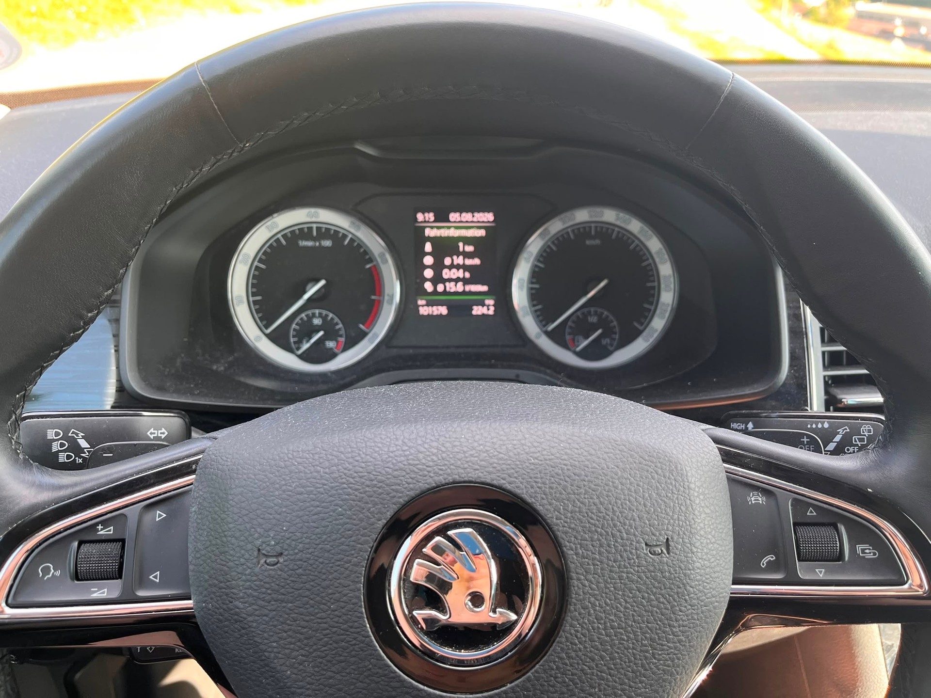SKODA 2.0 TSI DSG 4x4 Style-image-3