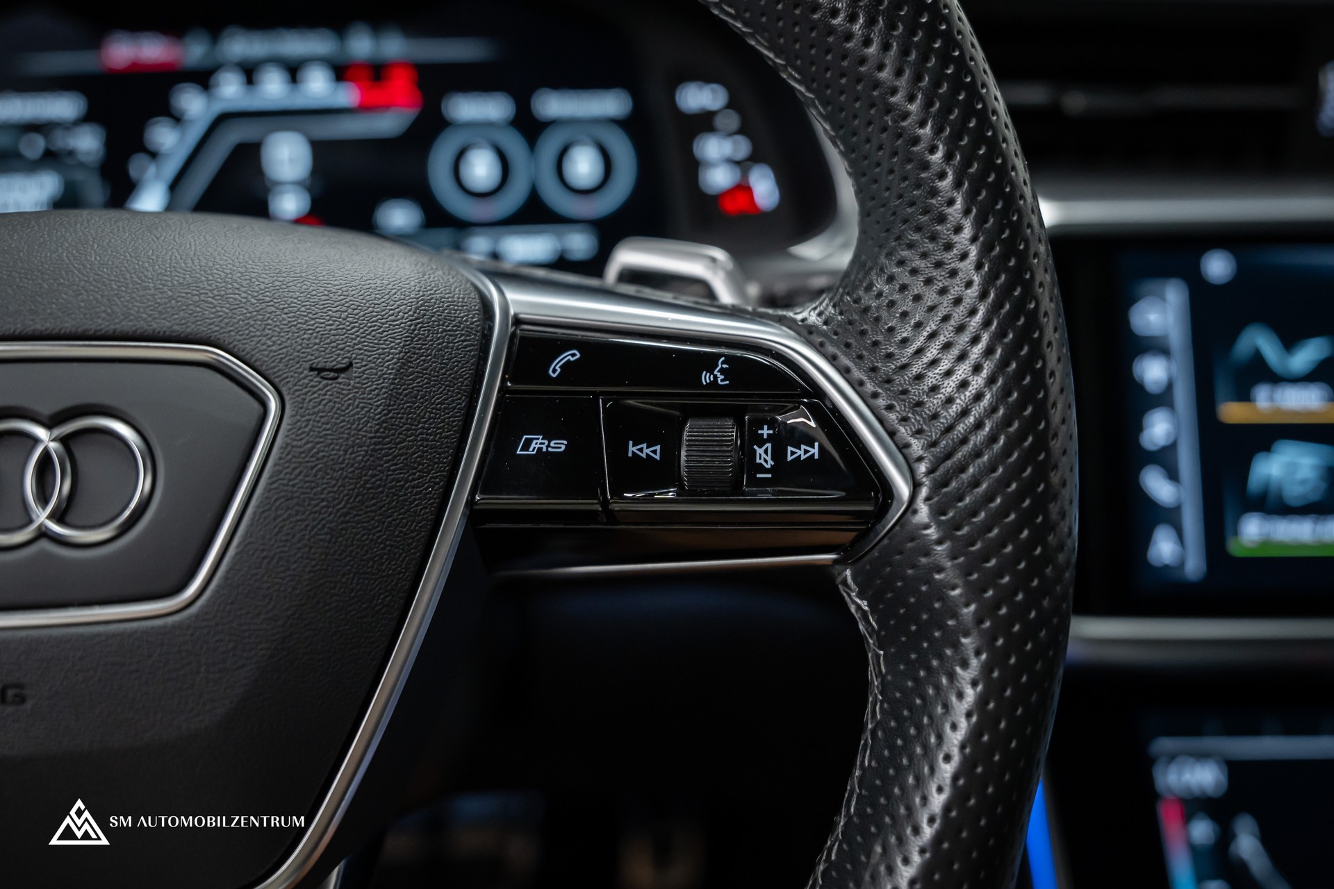 AUDI RS6 Avant 4.0 V8 TFSI quattro T-Tronic / Panorama / AHK / Matrix-LED-image-28