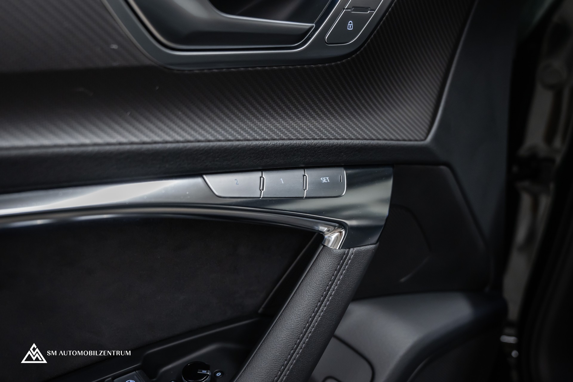 AUDI RS6 Avant 4.0 V8 TFSI quattro T-Tronic / Panorama / AHK / Matrix-LED-image-24