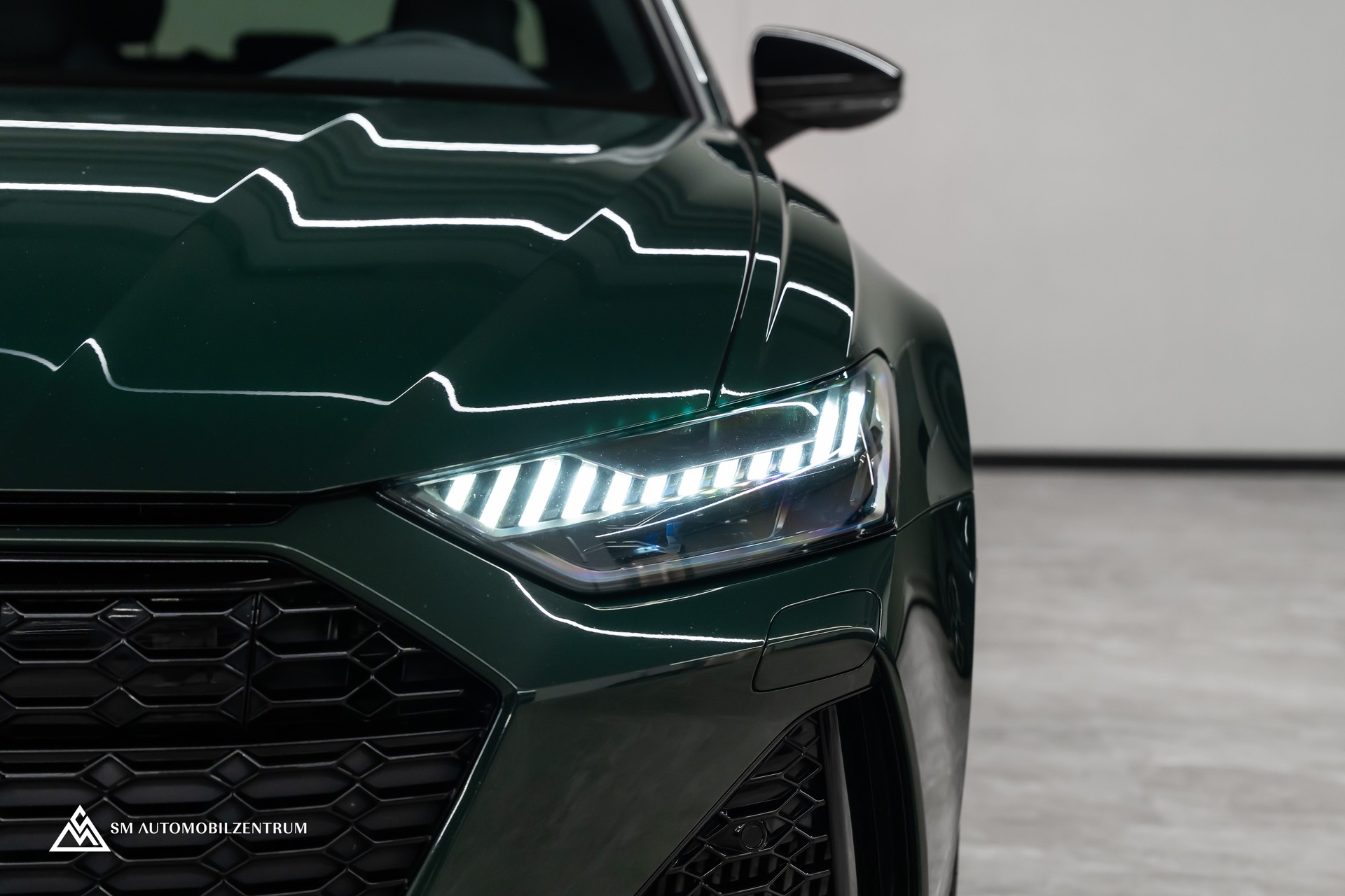 AUDI RS6 Avant 4.0 V8 TFSI quattro T-Tronic / Panorama / AHK / Matrix-LED-image-1
