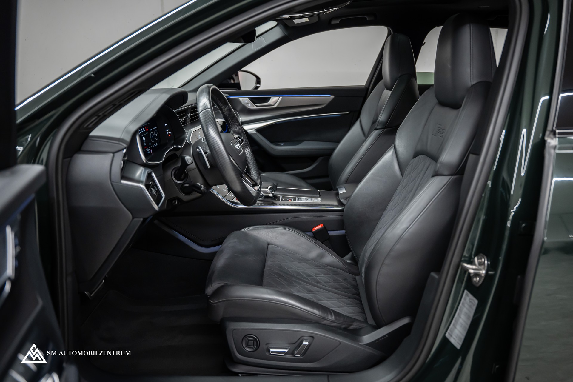 AUDI RS6 Avant 4.0 V8 TFSI quattro T-Tronic / Panorama / AHK / Matrix-LED-image-14