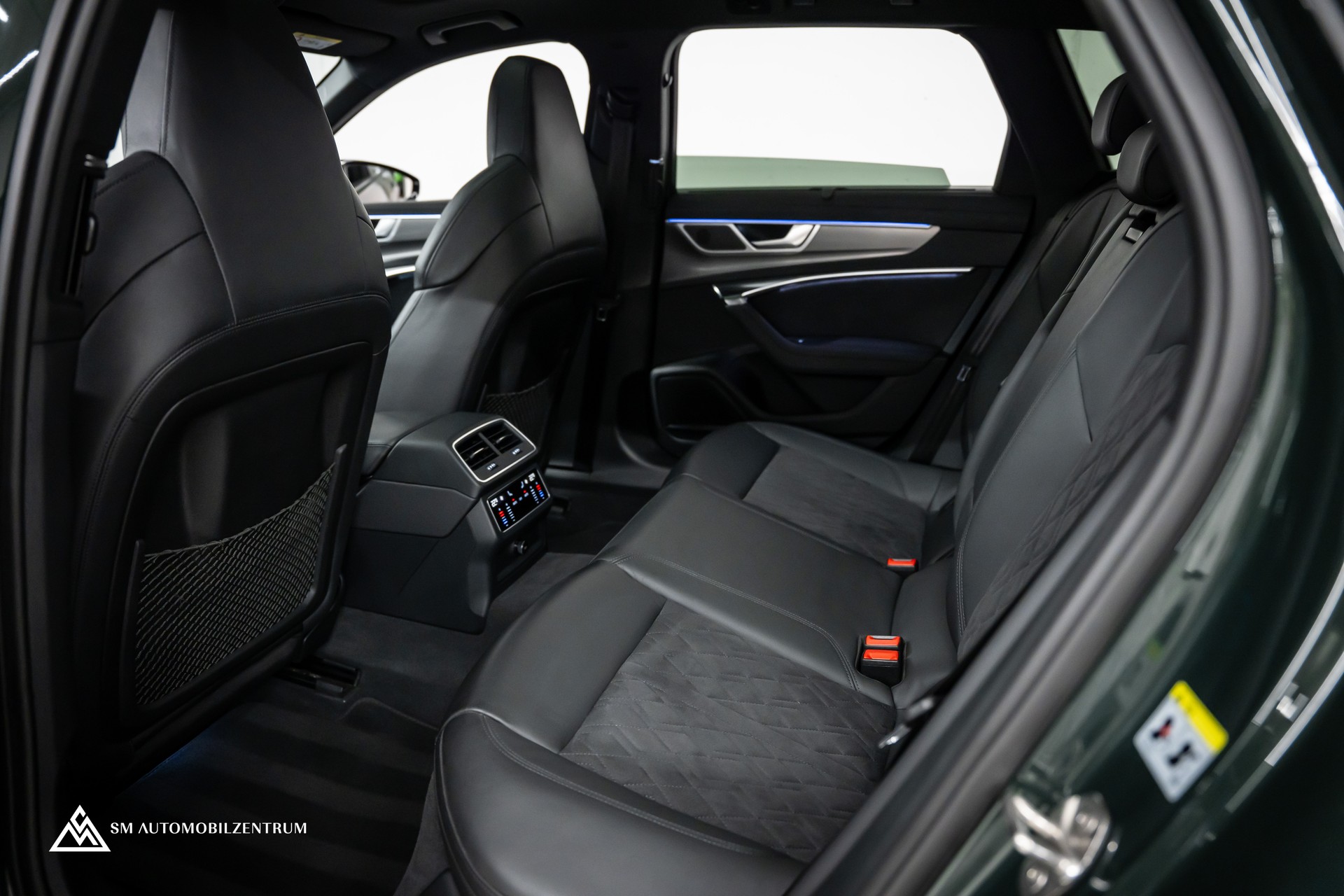 AUDI RS6 Avant 4.0 V8 TFSI quattro T-Tronic / Panorama / AHK / Matrix-LED-image-16