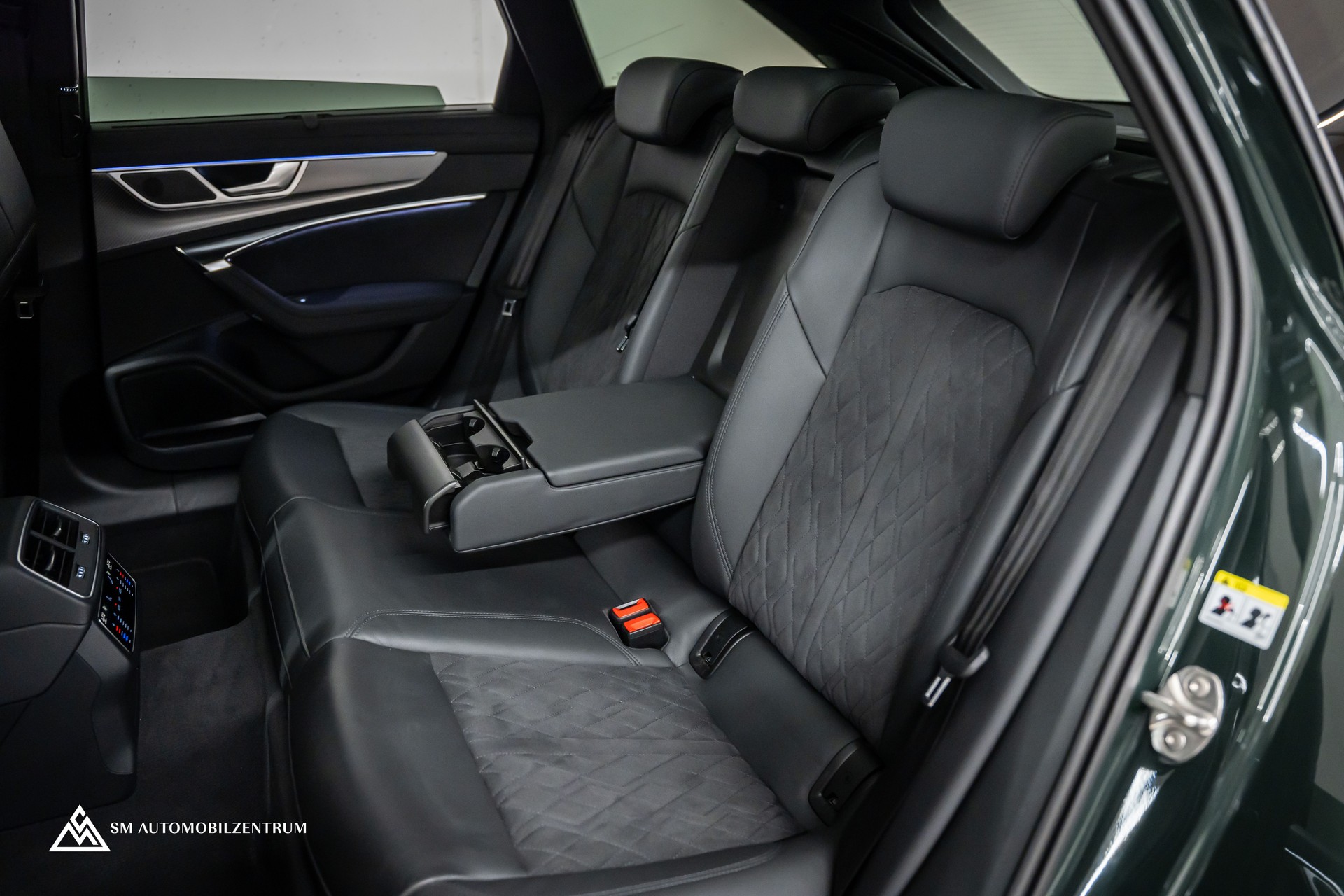 AUDI RS6 Avant 4.0 V8 TFSI quattro T-Tronic / Panorama / AHK / Matrix-LED-image-17