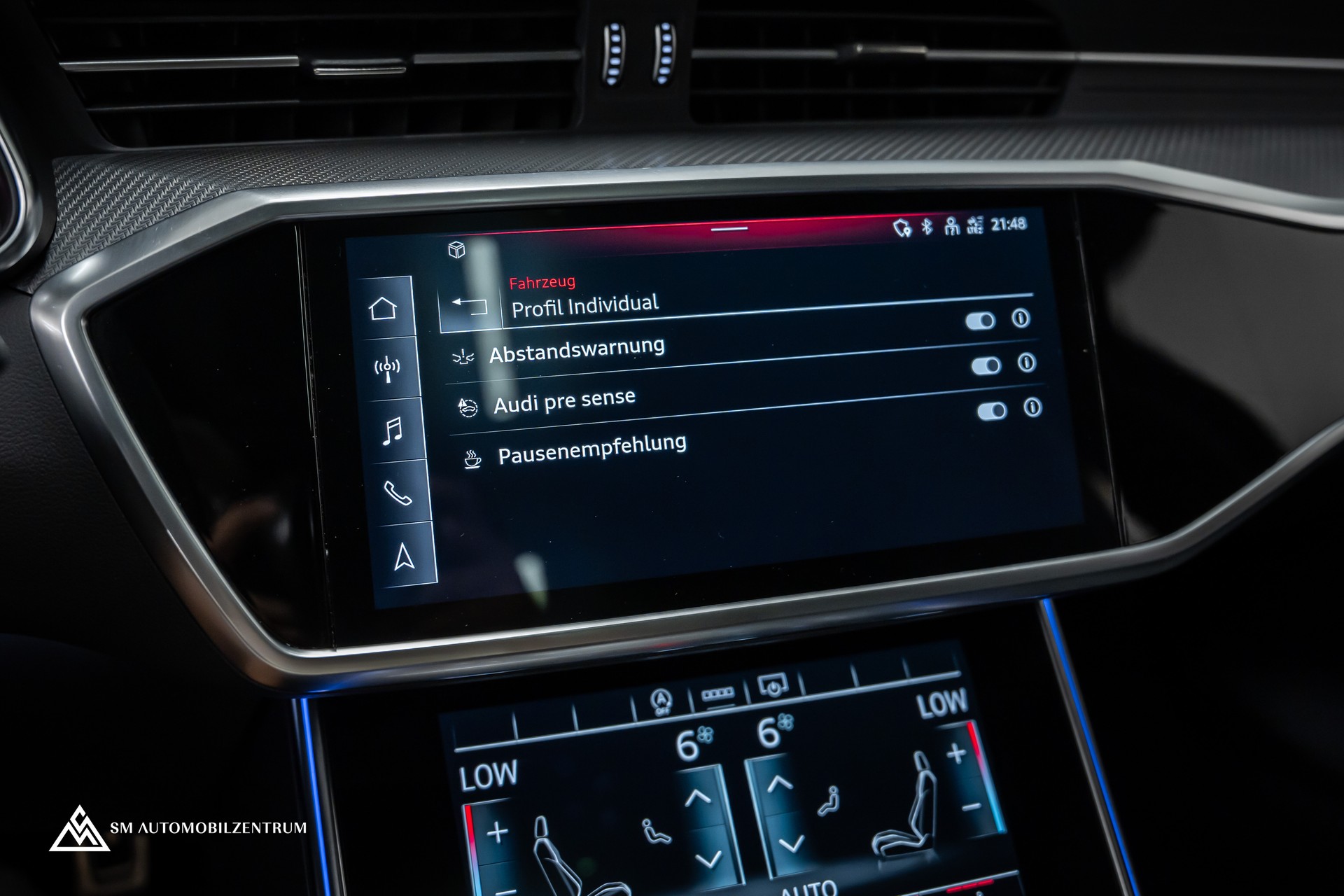 AUDI RS6 Avant 4.0 V8 TFSI quattro T-Tronic / Panorama / AHK / Matrix-LED-image-36