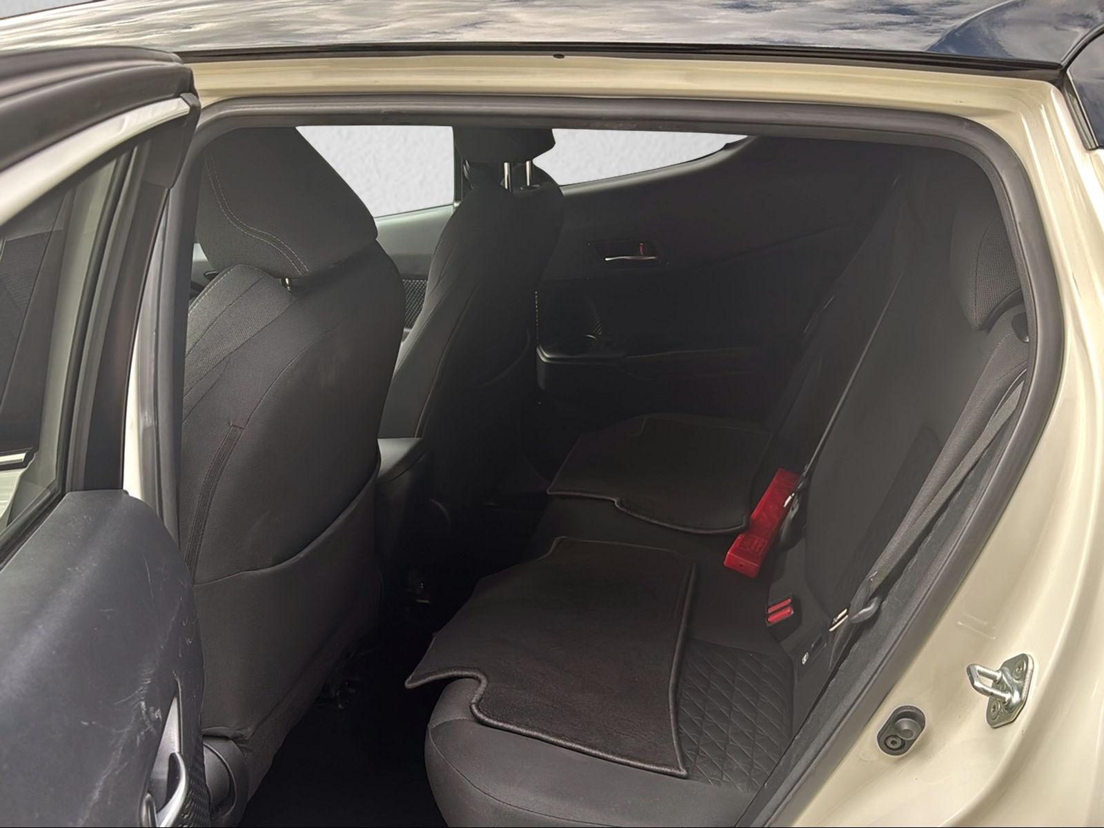 TOYOTA C-HR 2.0 VVTi HSD Trend-image-11