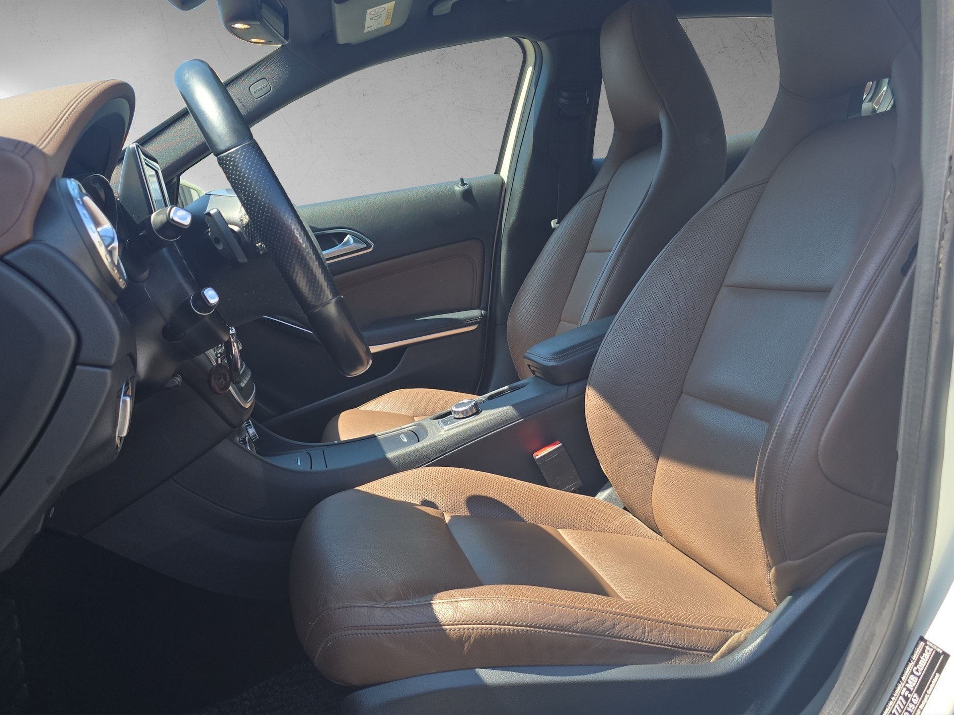 MERCEDES-BENZ GLA 250 AMG Line 4Matic 7G-DCT-image-9