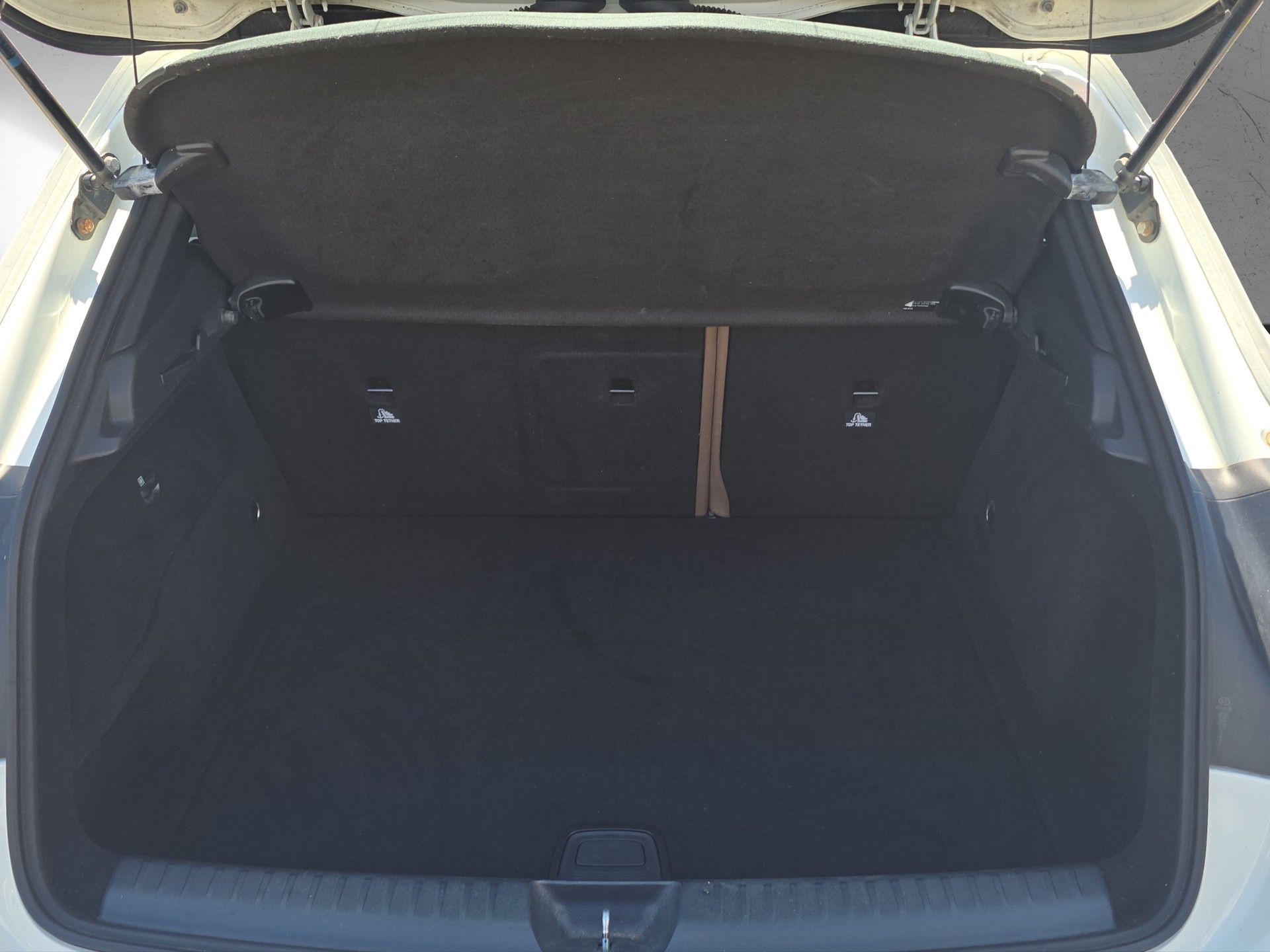 MERCEDES-BENZ GLA 250 AMG Line 4Matic 7G-DCT-image-8