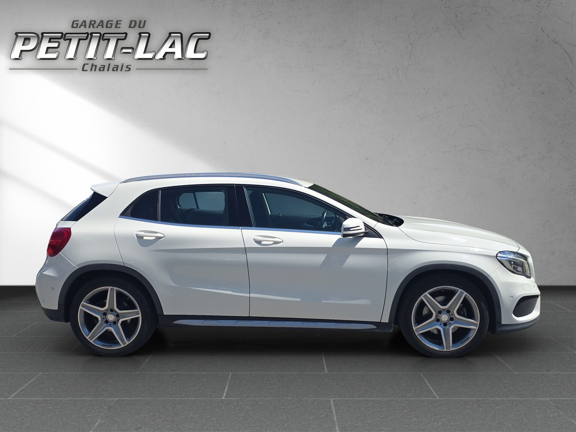 MERCEDES-BENZ GLA 250 AMG Line 4Matic 7G-DCT-image-2