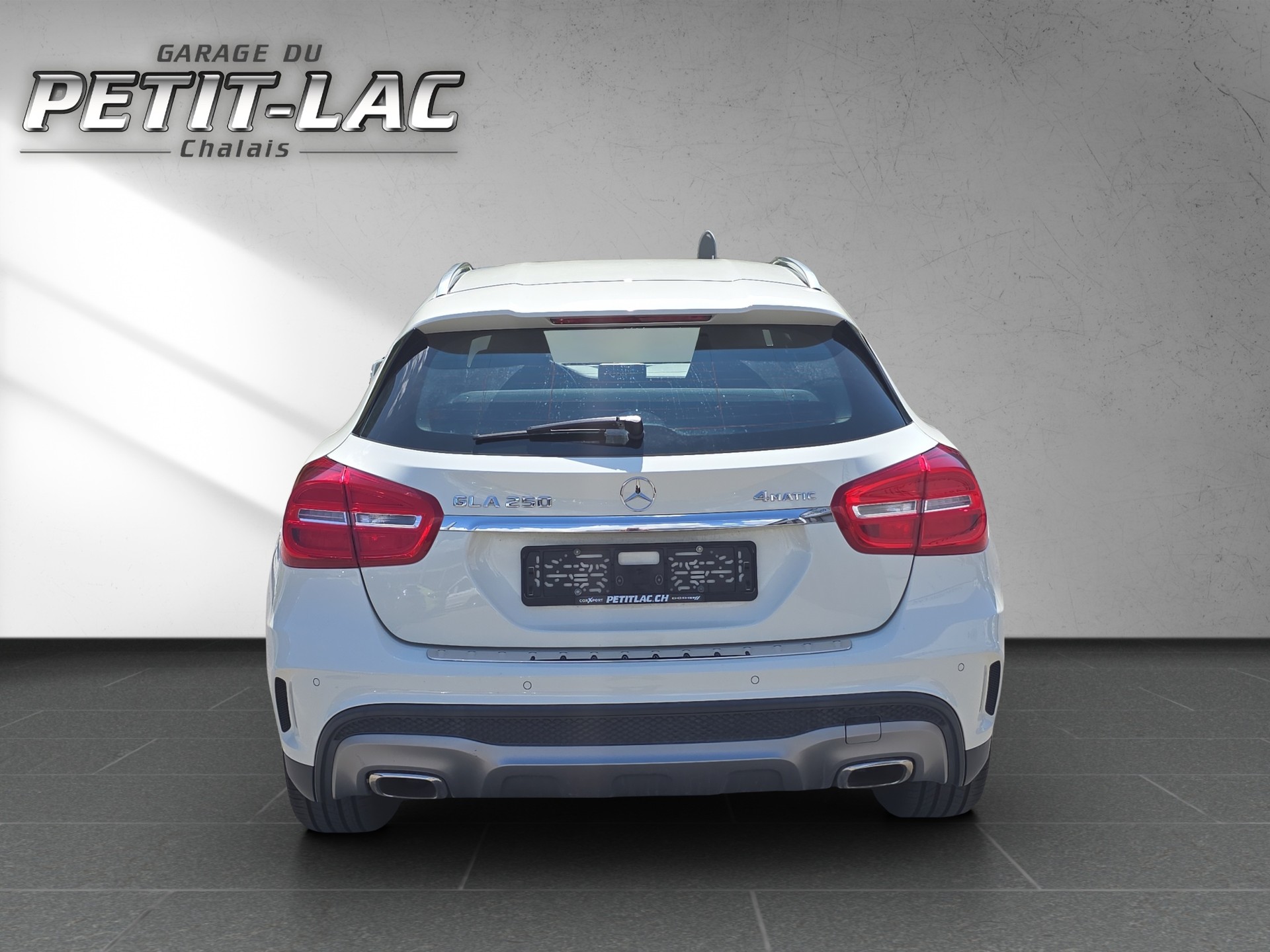 MERCEDES-BENZ GLA 250 AMG Line 4Matic 7G-DCT-image-4