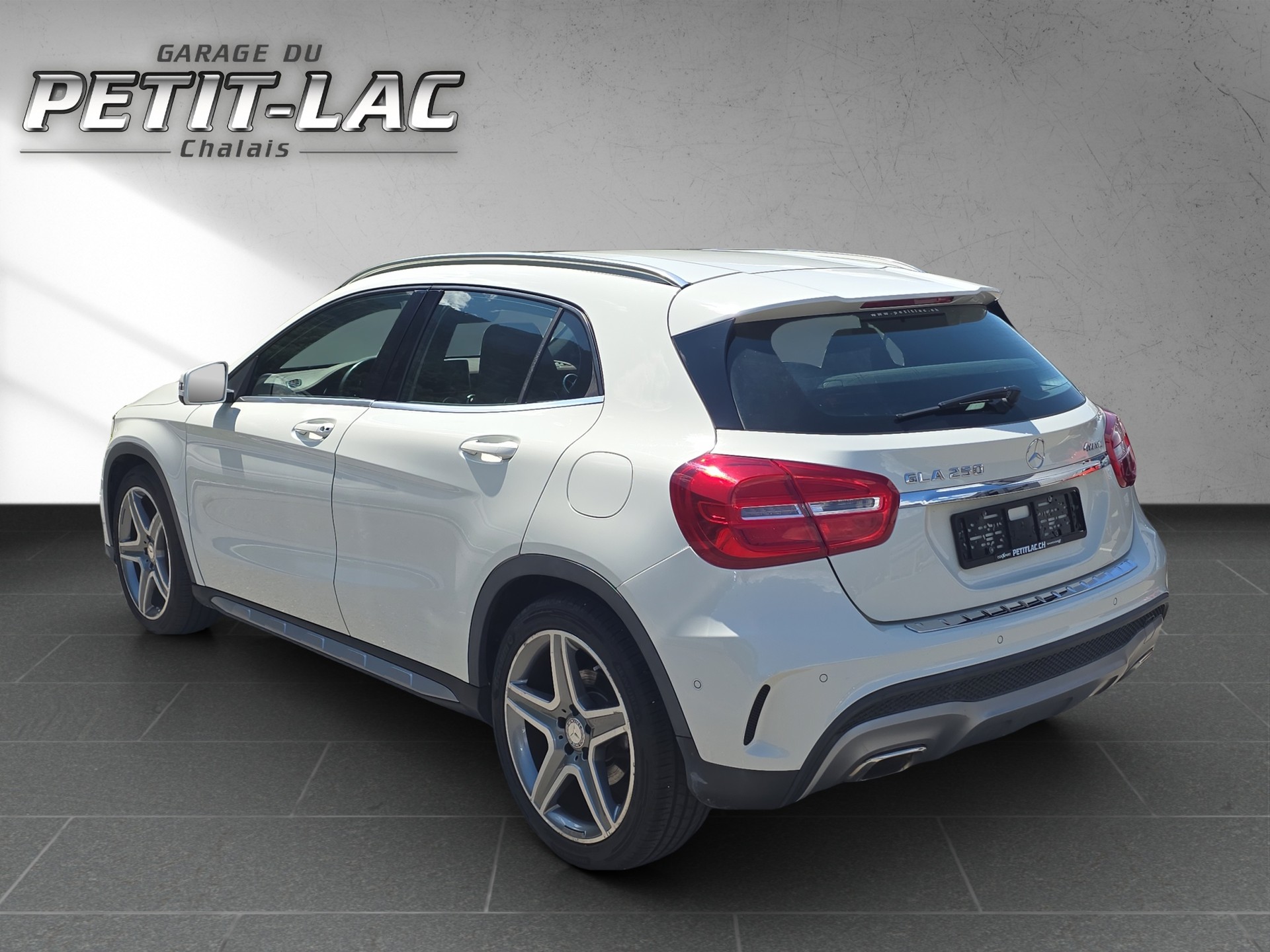 MERCEDES-BENZ GLA 250 AMG Line 4Matic 7G-DCT-image-5