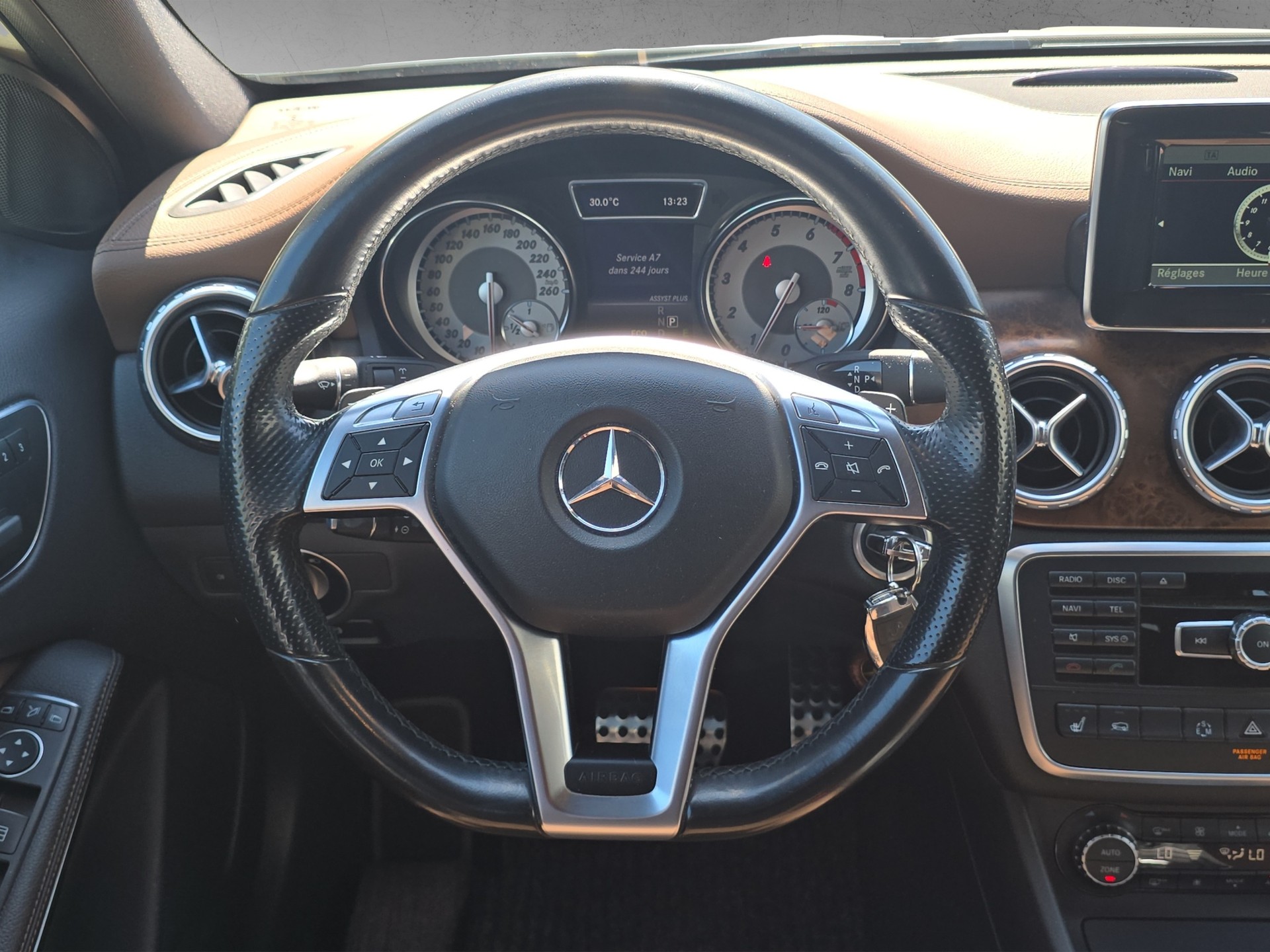 MERCEDES-BENZ GLA 250 AMG Line 4Matic 7G-DCT-image-12