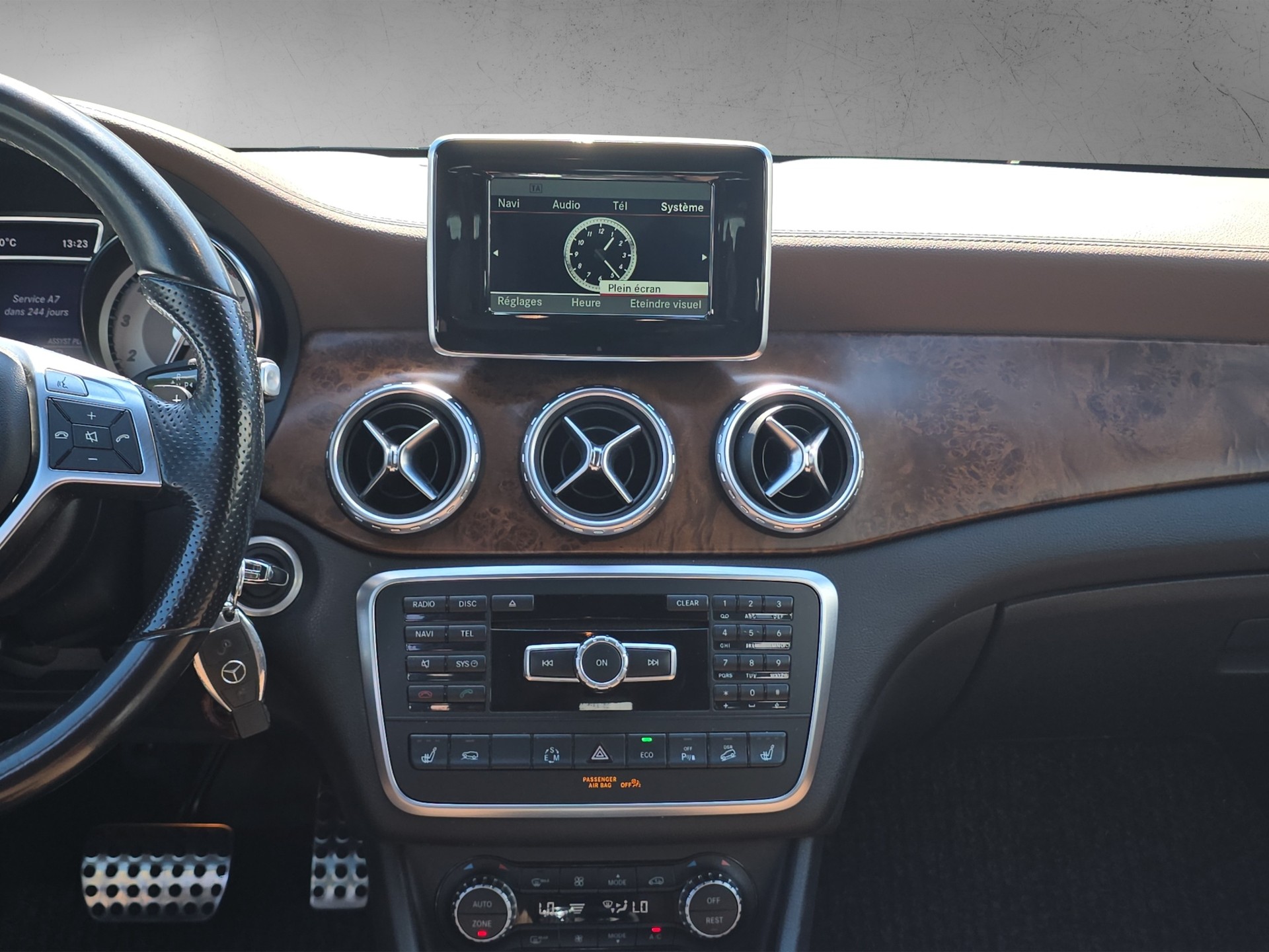 MERCEDES-BENZ GLA 250 AMG Line 4Matic 7G-DCT-image-11