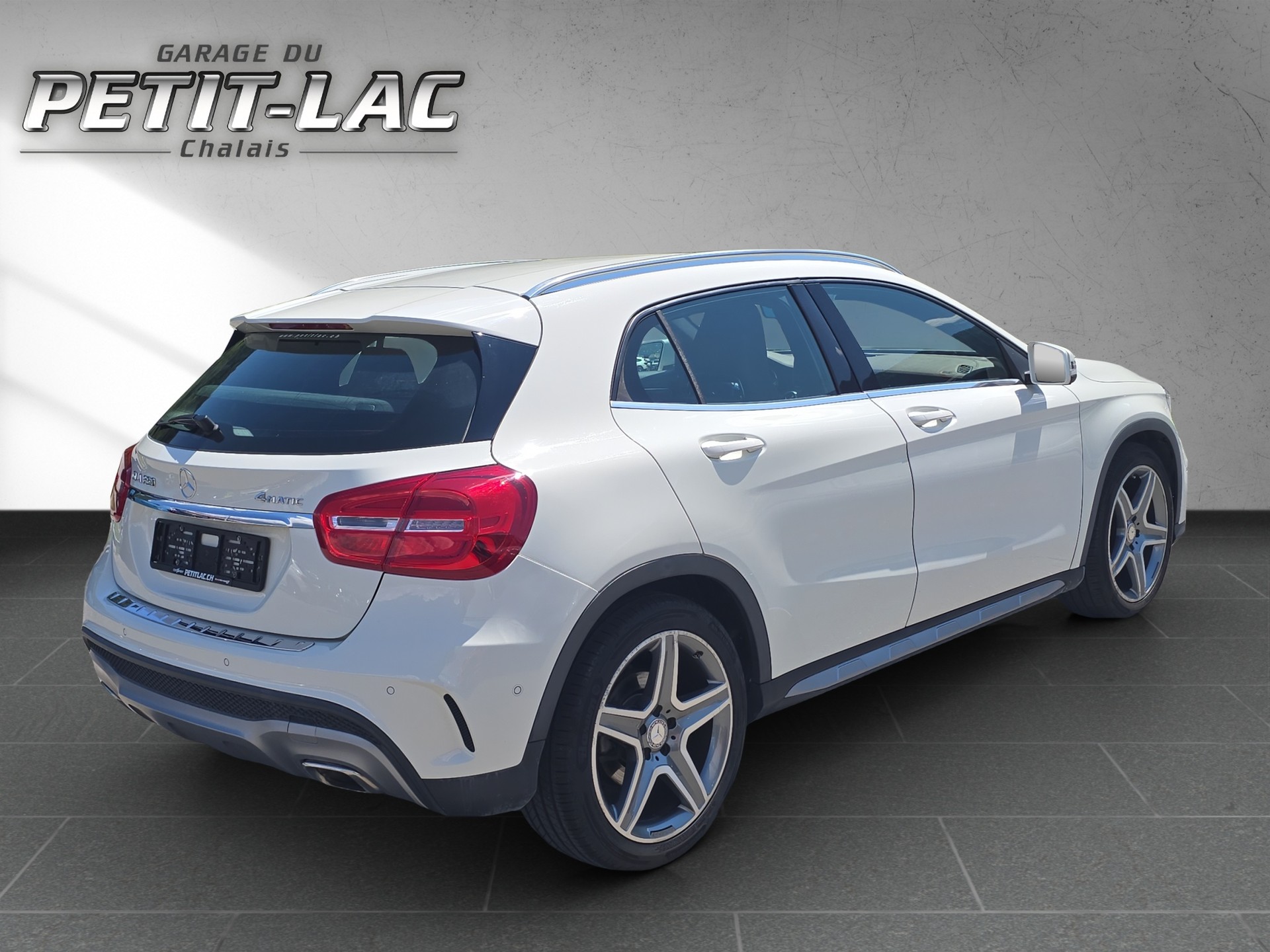 MERCEDES-BENZ GLA 250 AMG Line 4Matic 7G-DCT-image-3