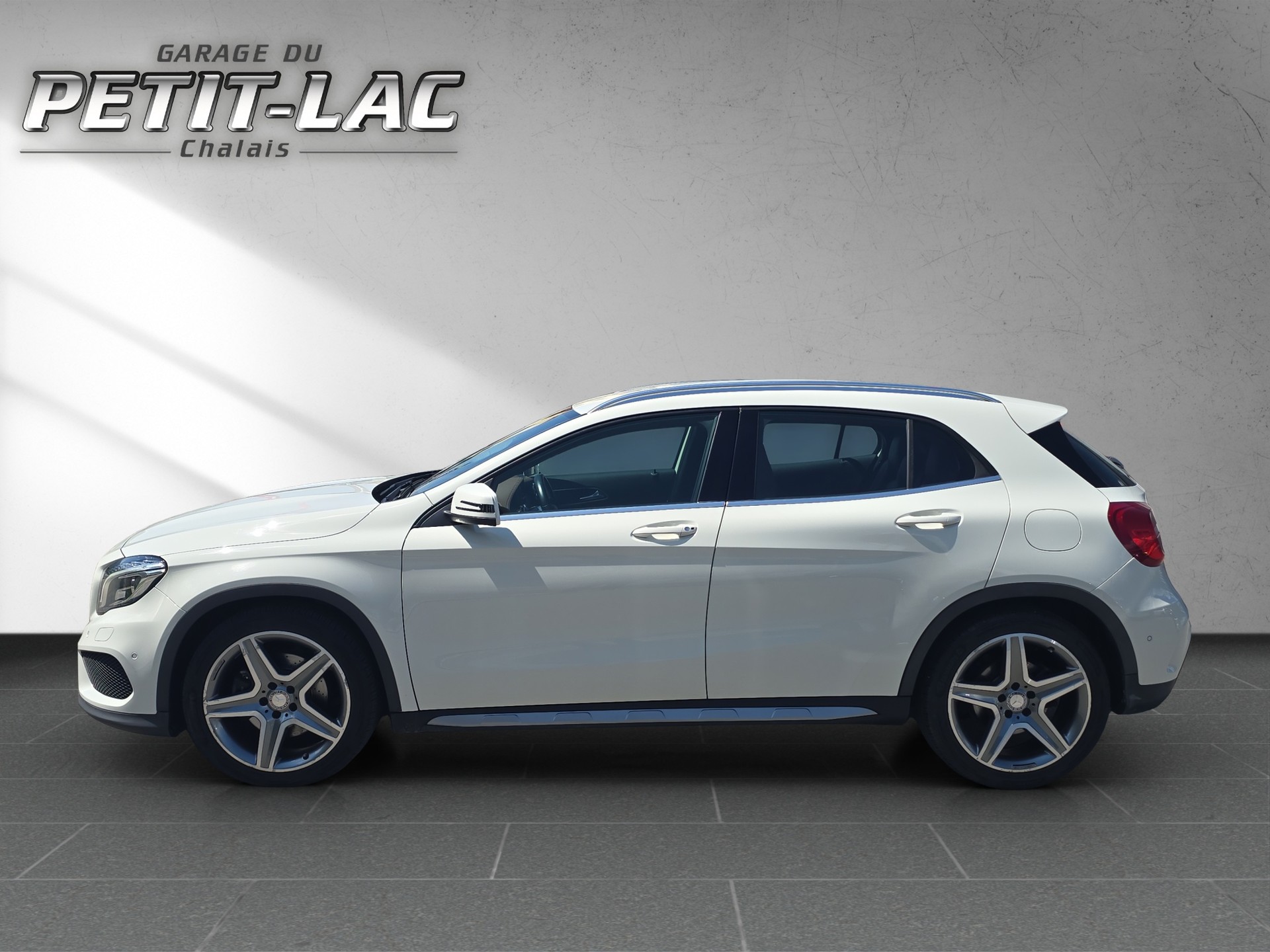 MERCEDES-BENZ GLA 250 AMG Line 4Matic 7G-DCT-image-6
