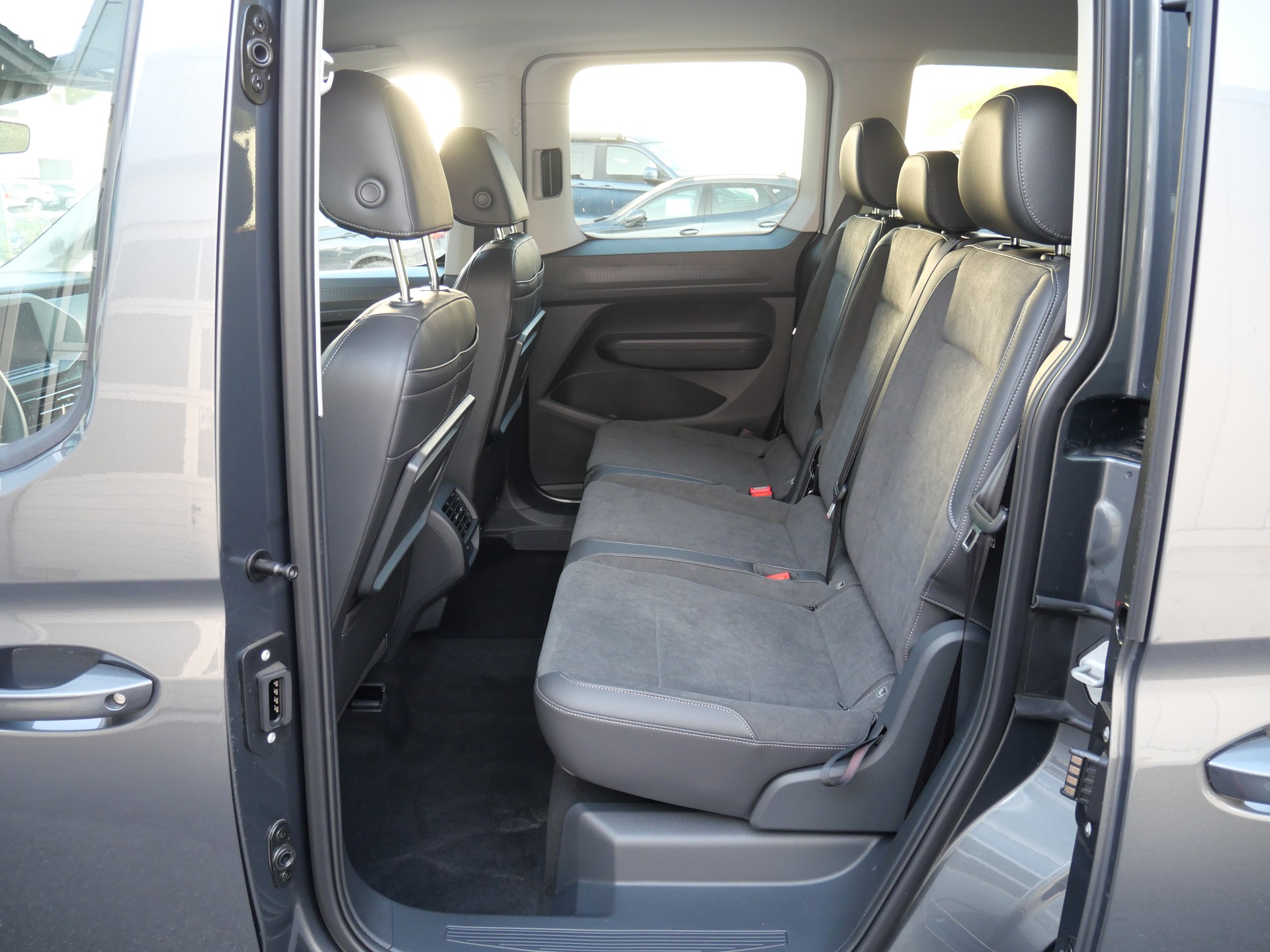 VW Caddy 1.5 TSI Plug in Hybrid Edition DSG *5 Jahre Garantie*-image-8
