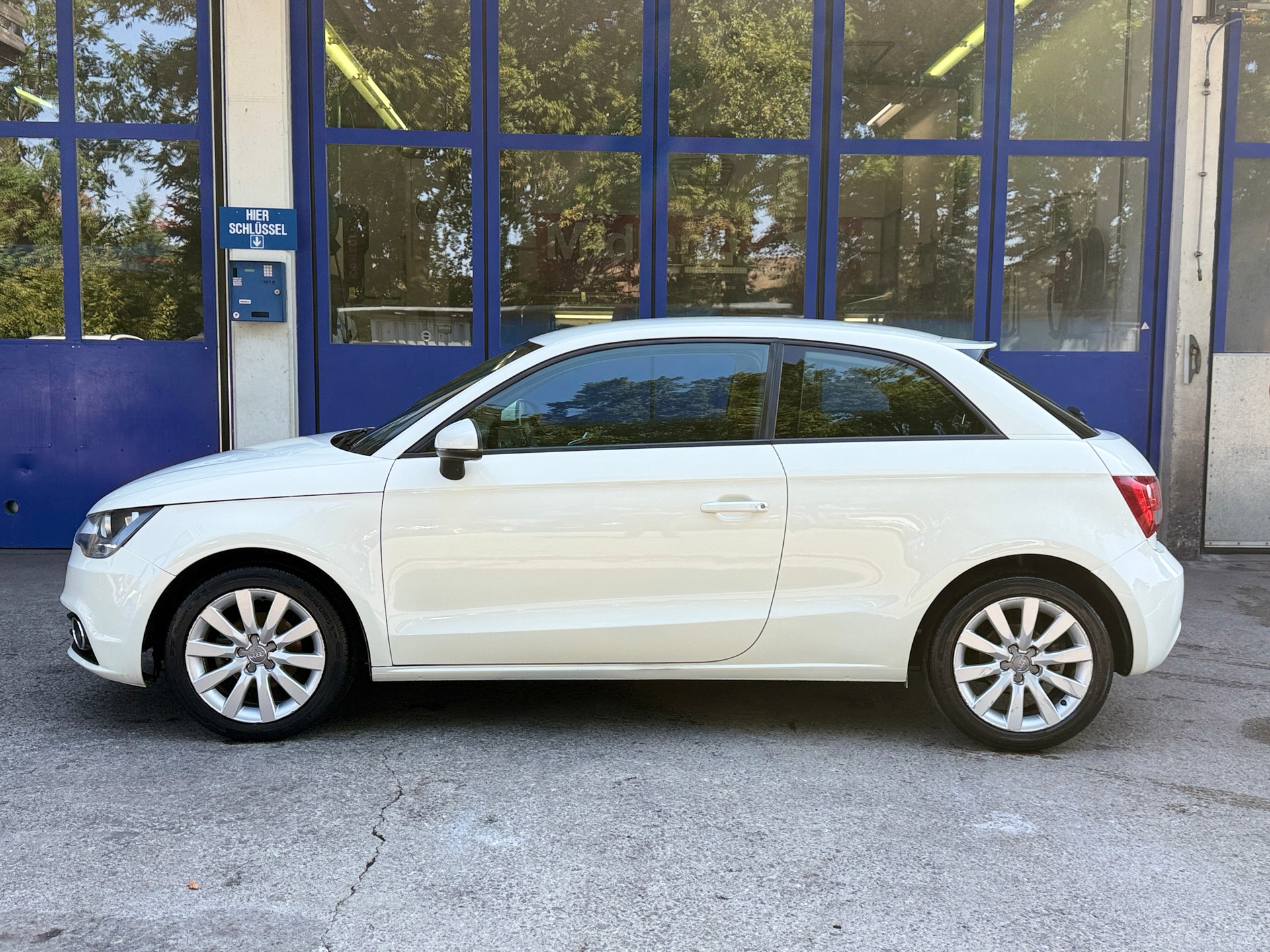 AUDI A1 1.2 TFSI Ambition-image-1