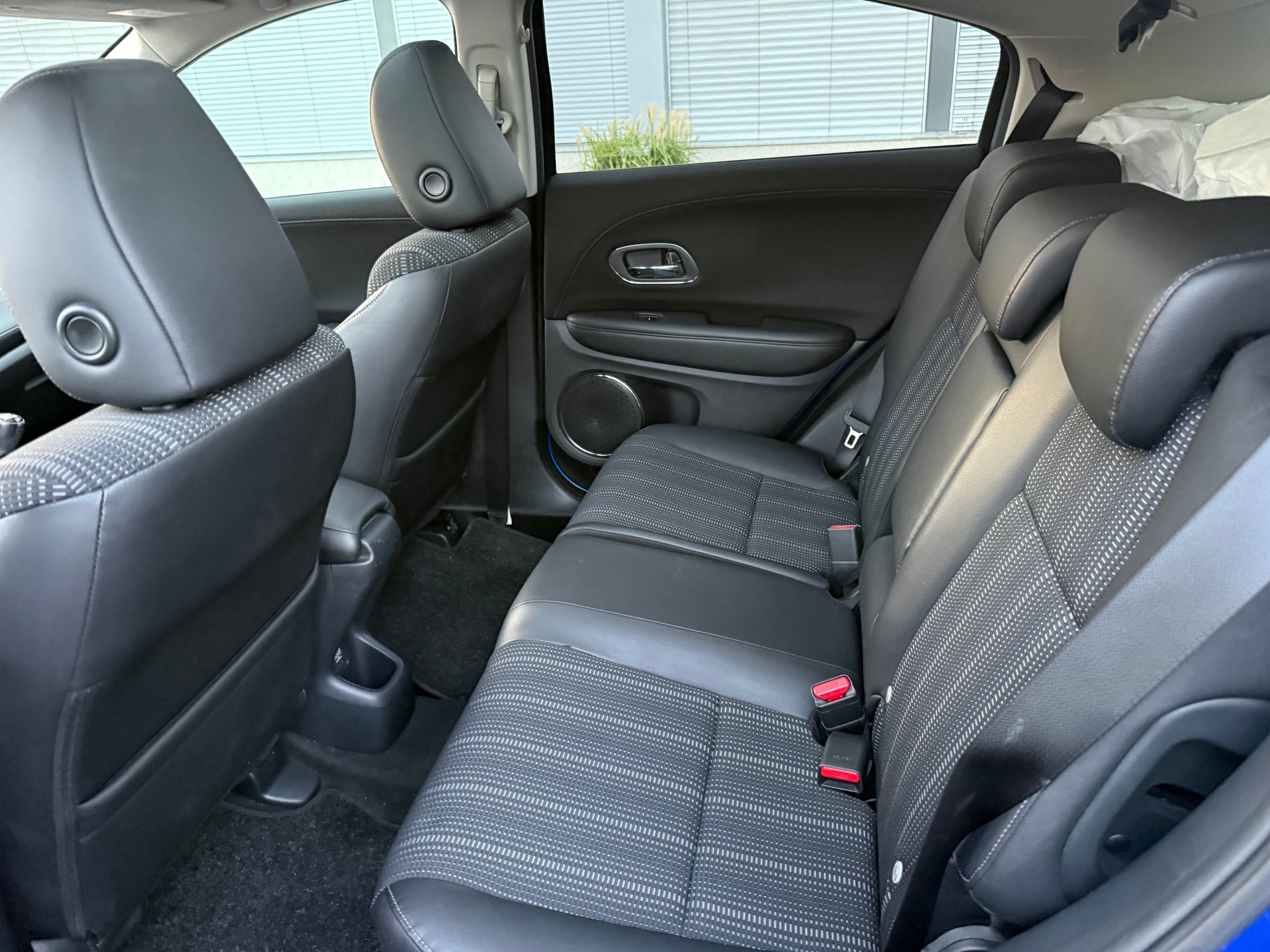 HONDA HR-V 1.6i-DTEC Executive-image-9