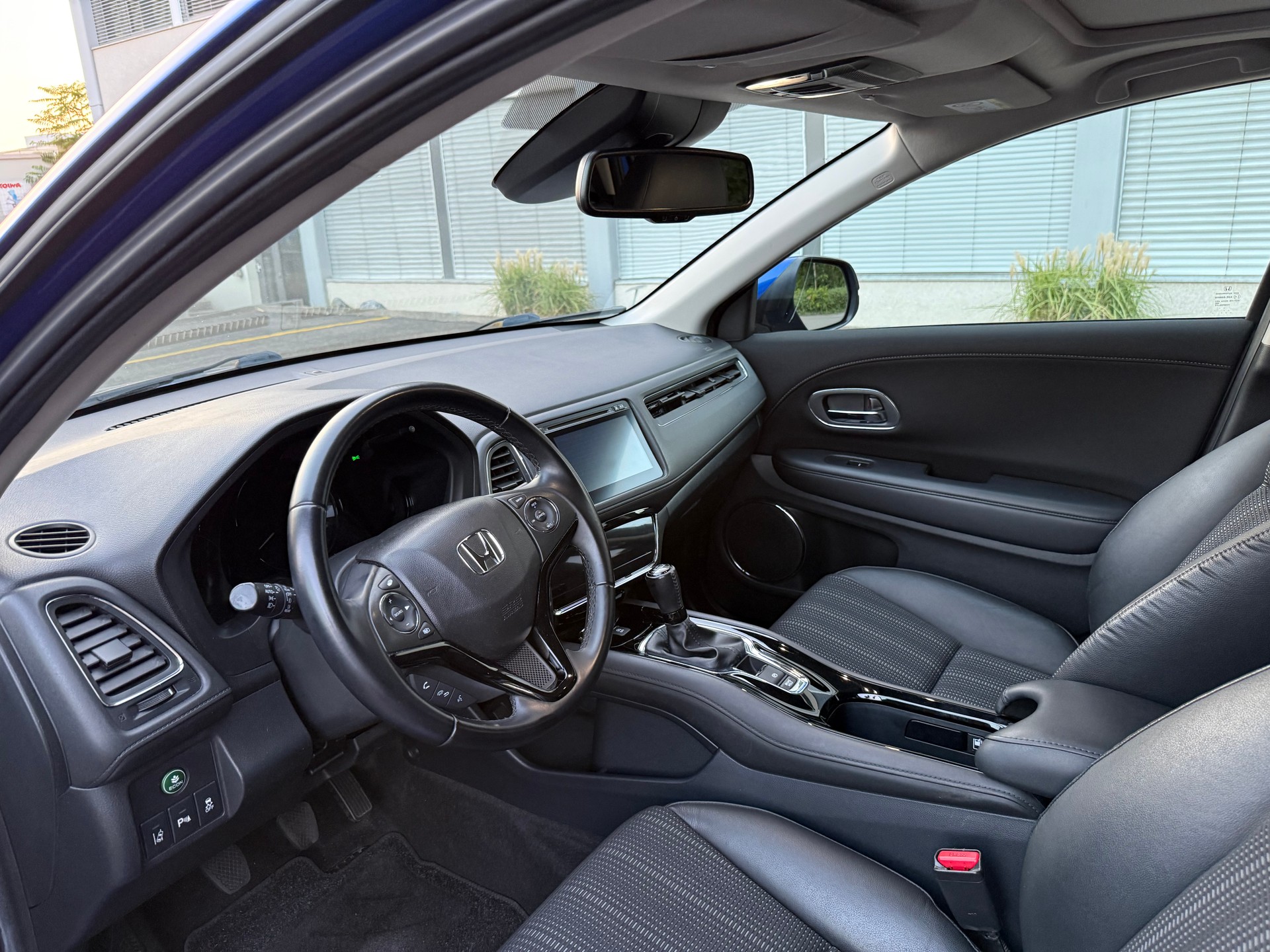 HONDA HR-V 1.6i-DTEC Executive-image-7