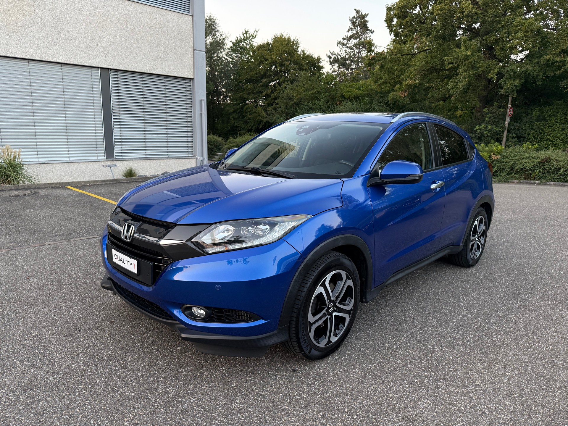 HONDA HR-V 1.6i-DTEC Executive-image-0