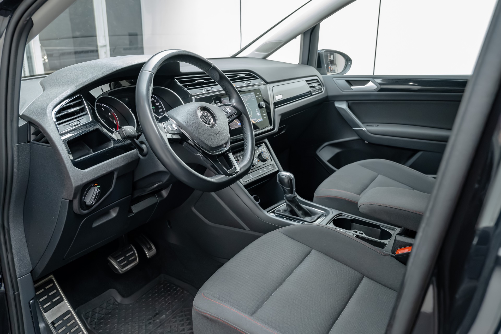 VW Touran 1.4 TSI BlueMotion Sound DSG-image-12