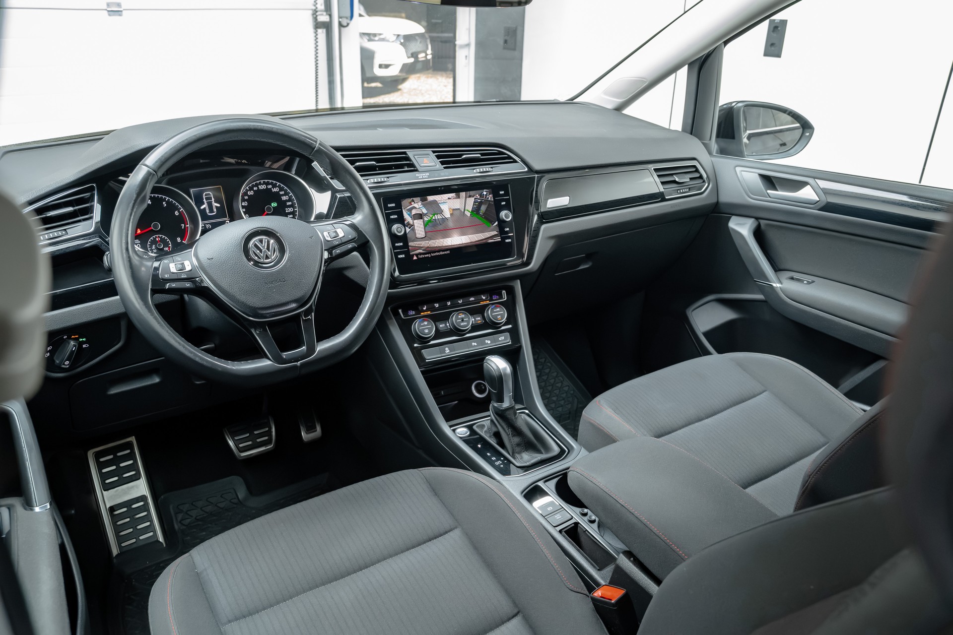 VW Touran 1.4 TSI BlueMotion Sound DSG-image-10