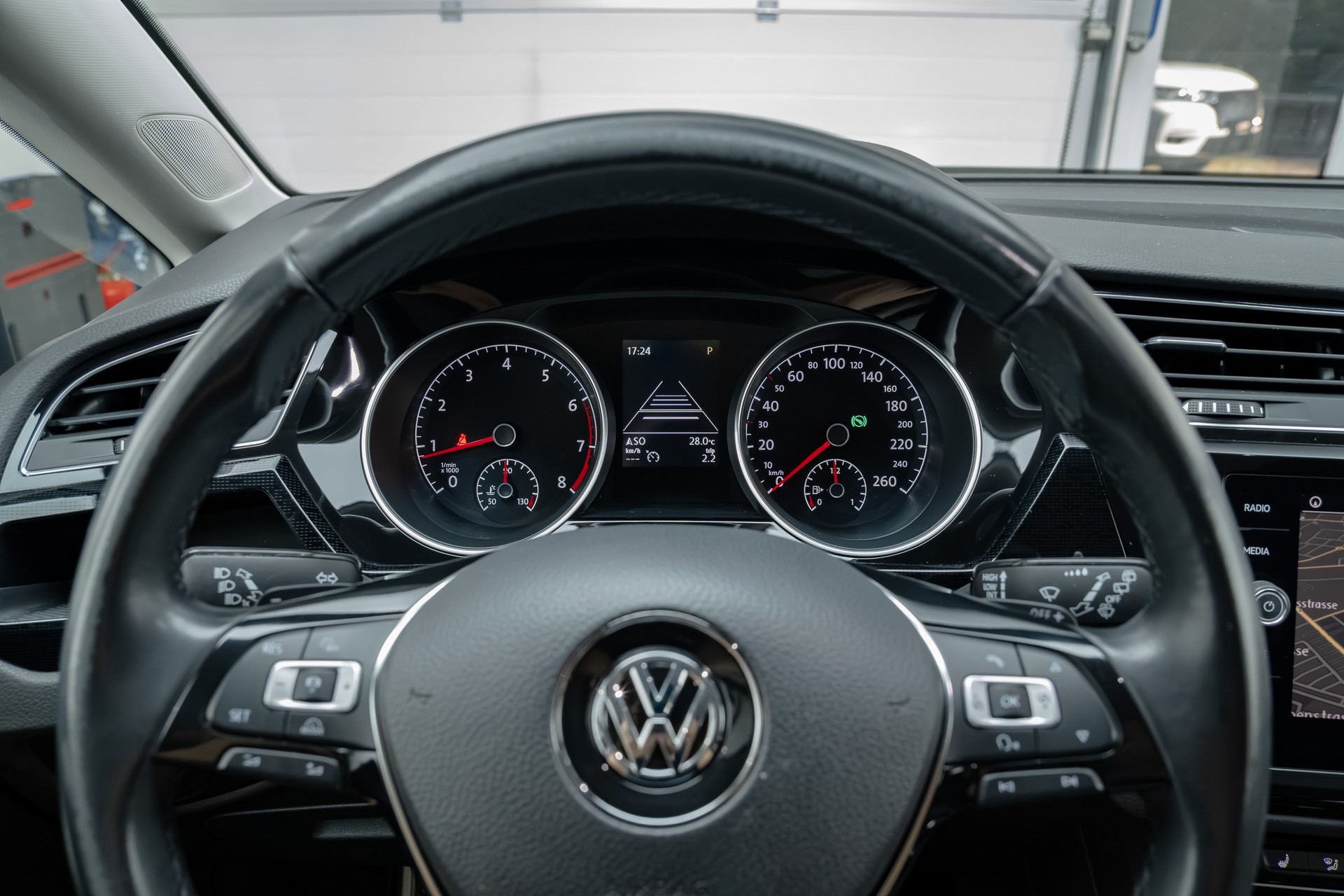 VW Touran 1.4 TSI BlueMotion Sound DSG-image-11