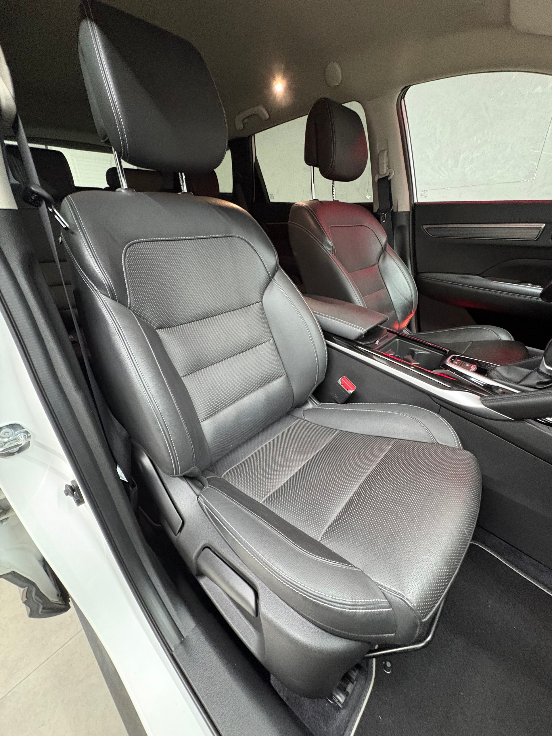 RENAULT Koleos 2.0 dCi Intens 4WD Xtronic CVT-image-13
