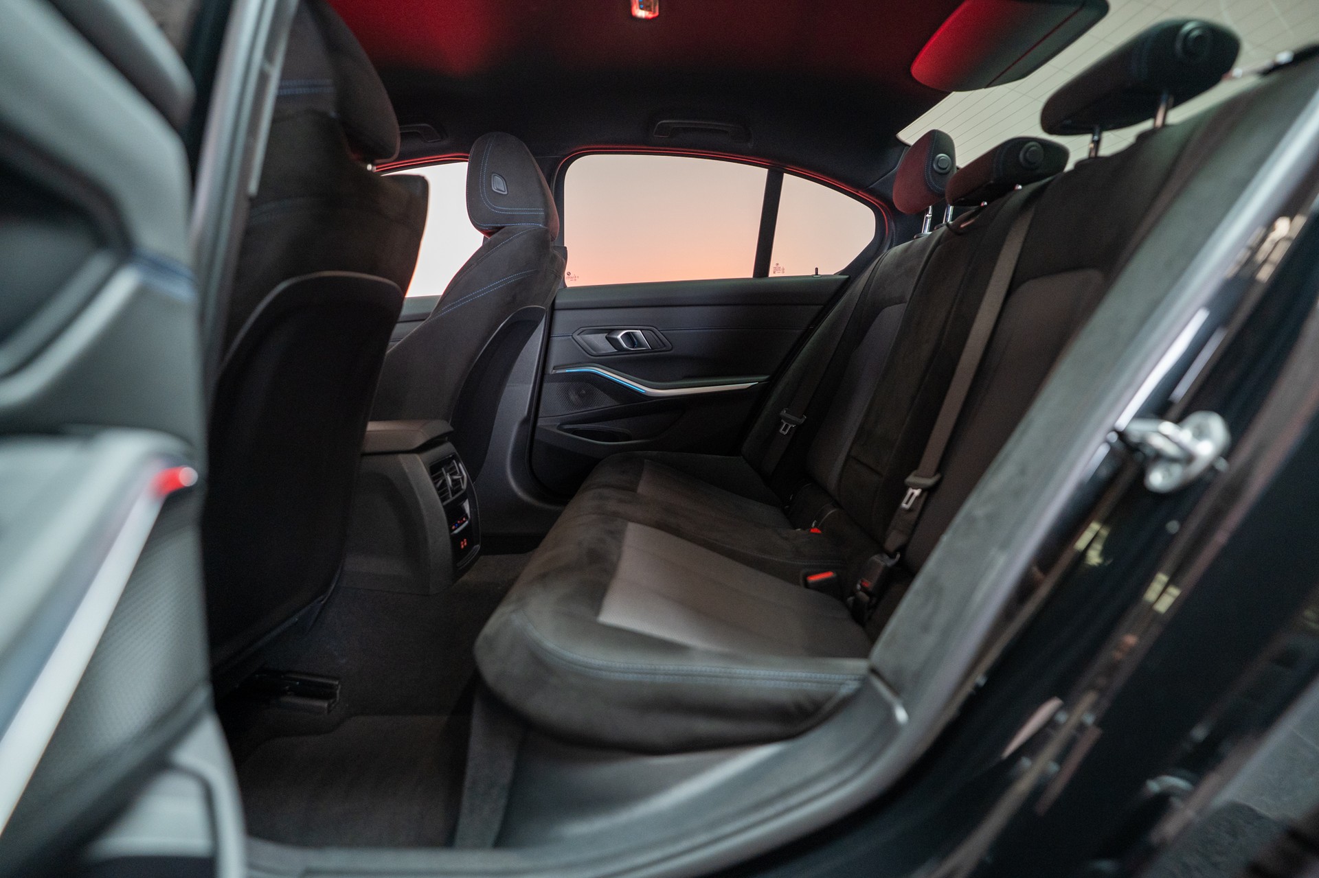 BMW 320d M Sport SAG / 360°Kamera / HeadUp / el.Heckklappe-image-11