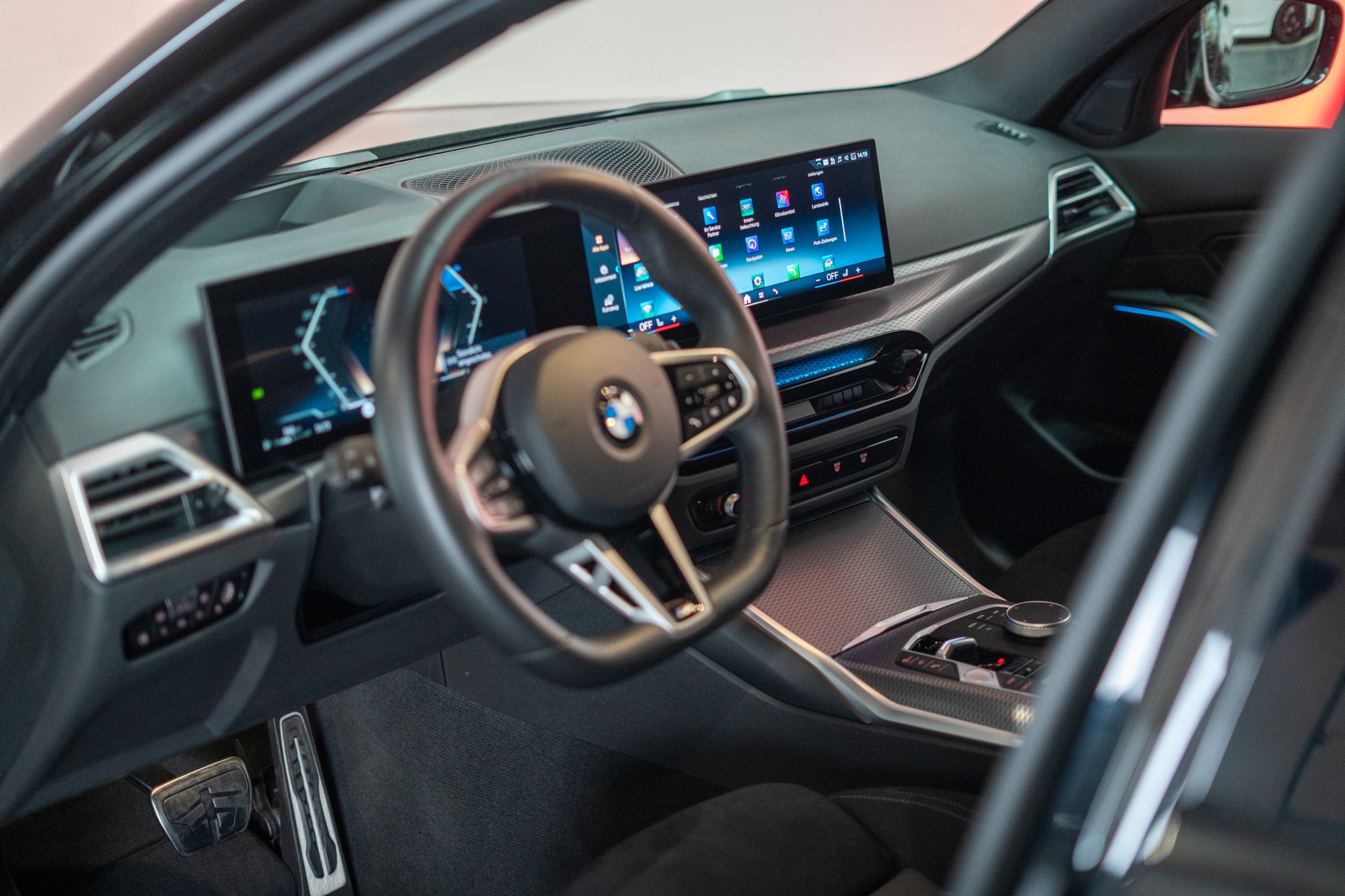 BMW 320d M Sport SAG / 360°Kamera / HeadUp / el.Heckklappe-image-9