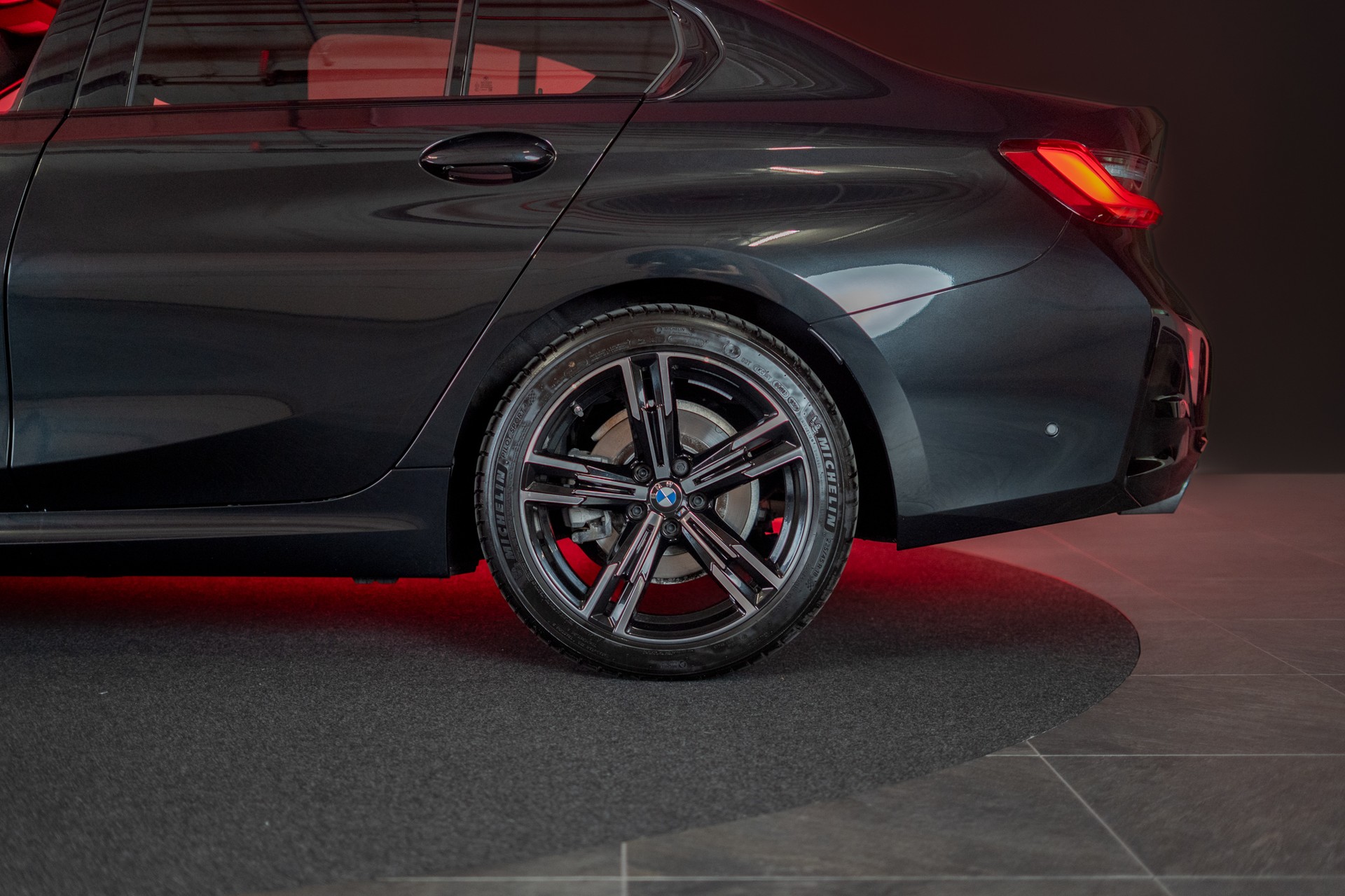 BMW 320d M Sport SAG / 360°Kamera / HeadUp / el.Heckklappe-image-30