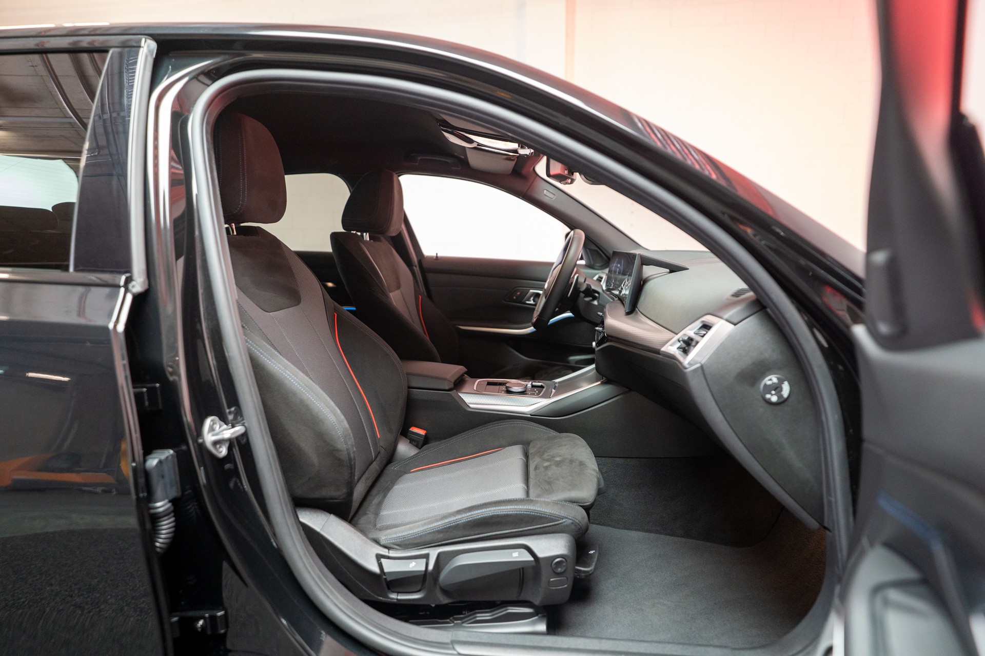 BMW 320d M Sport SAG / 360°Kamera / HeadUp / el.Heckklappe-image-13
