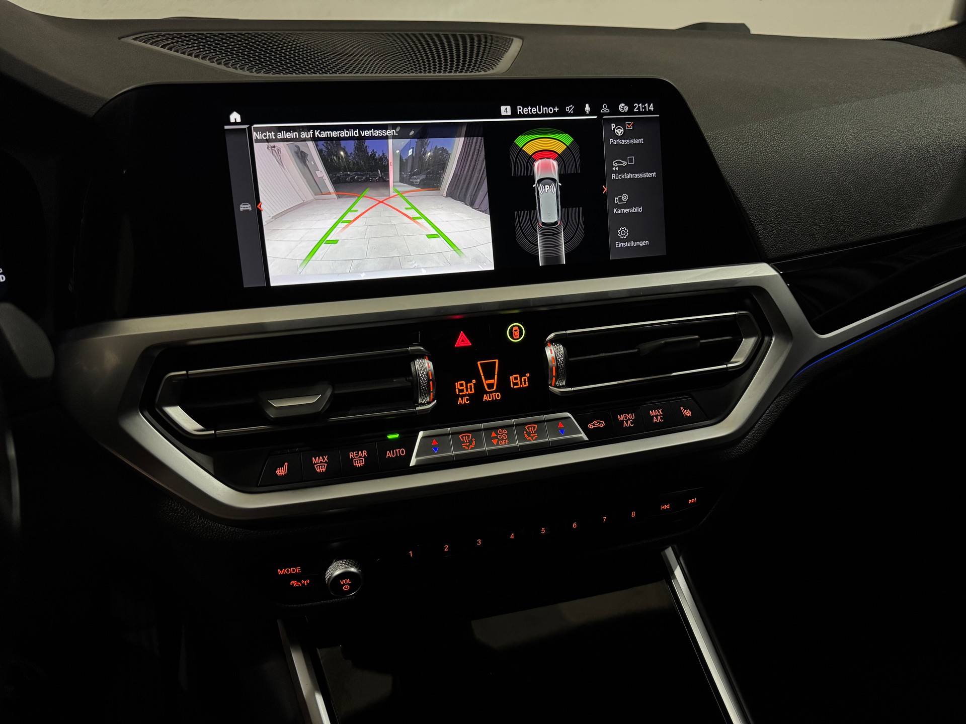 BMW 320d xDrive 48V Touring Steptronic | 1.Hand | AHK |-image-16