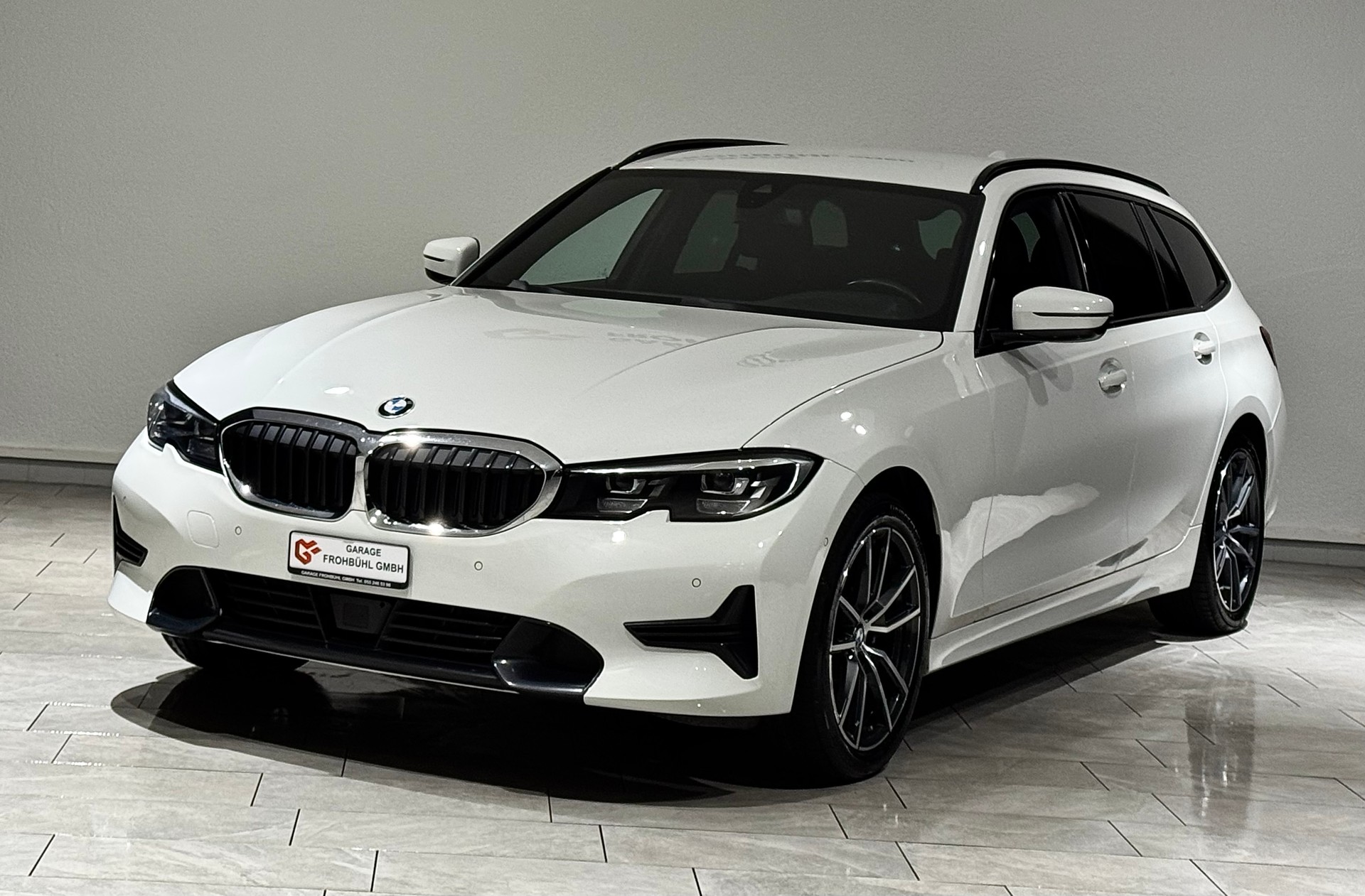 BMW 320d xDrive 48V Touring Steptronic | 1.Hand | AHK |-image-0