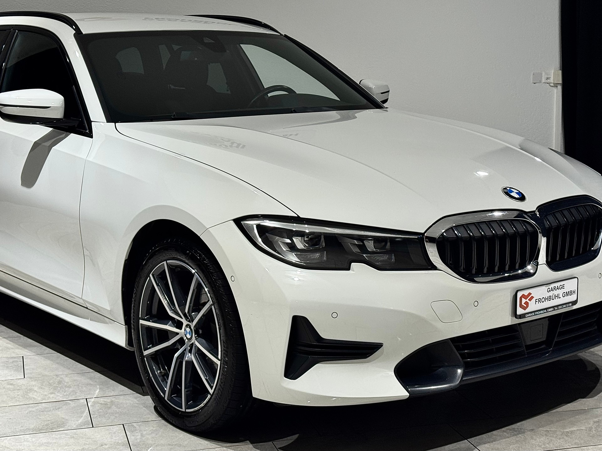 BMW 320d xDrive 48V Touring Steptronic | 1.Hand | AHK |-image-9