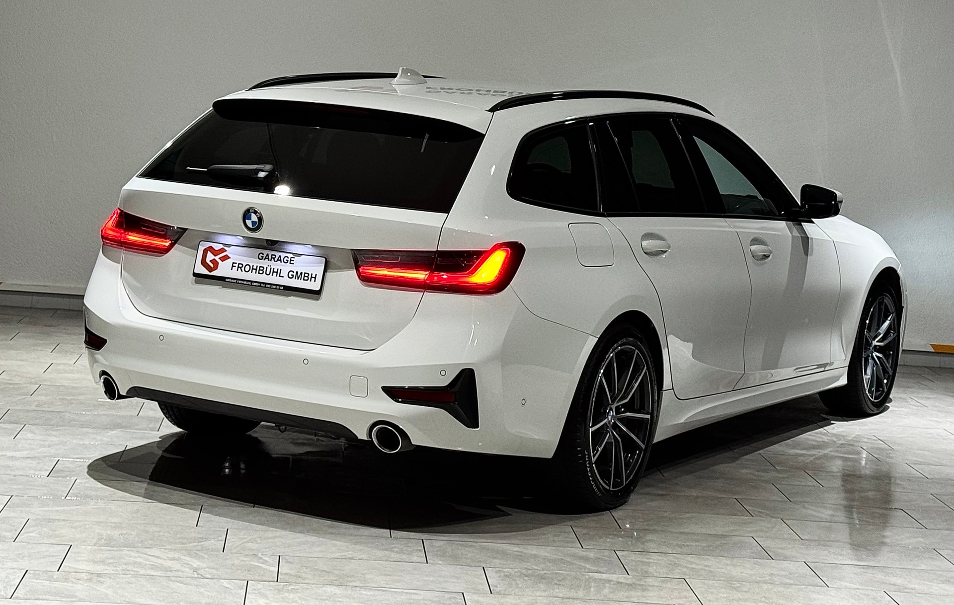 BMW 320d xDrive 48V Touring Steptronic | 1.Hand | AHK |-image-3
