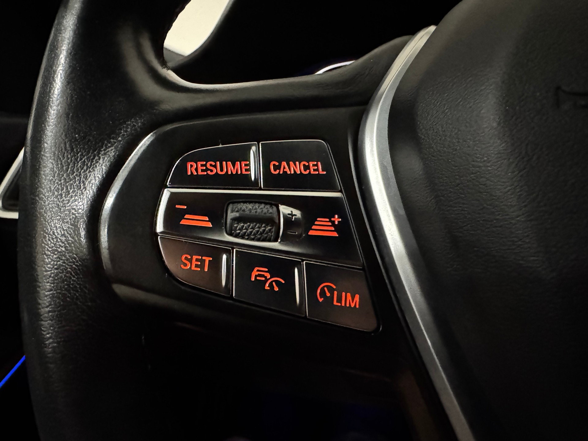 BMW 320d xDrive 48V Touring Steptronic | 1.Hand | AHK |-image-21