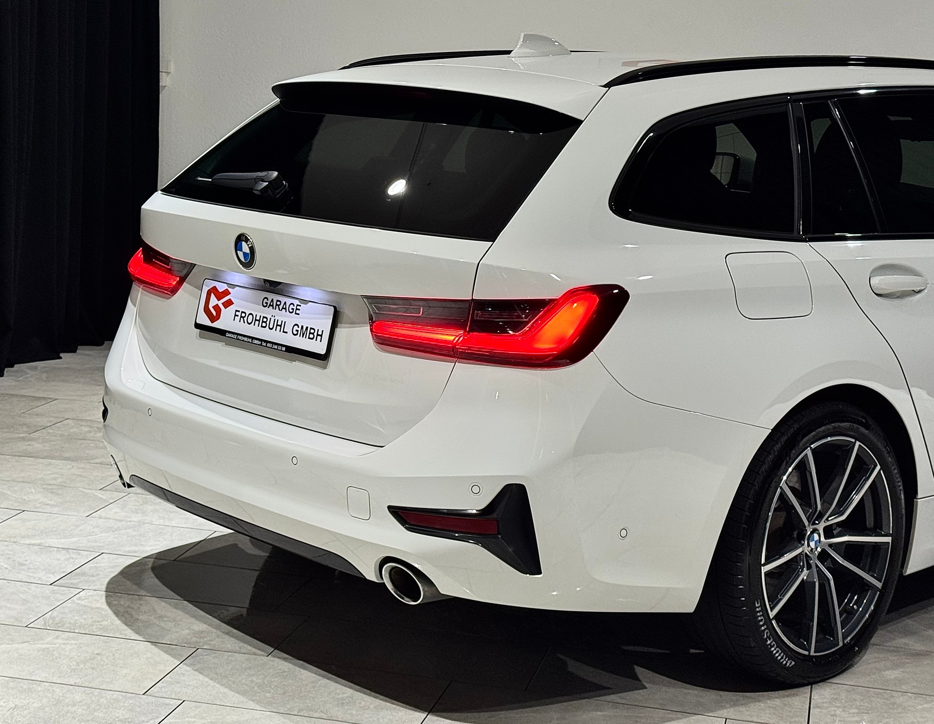 BMW 320d xDrive 48V Touring Steptronic | 1.Hand | AHK |-image-8