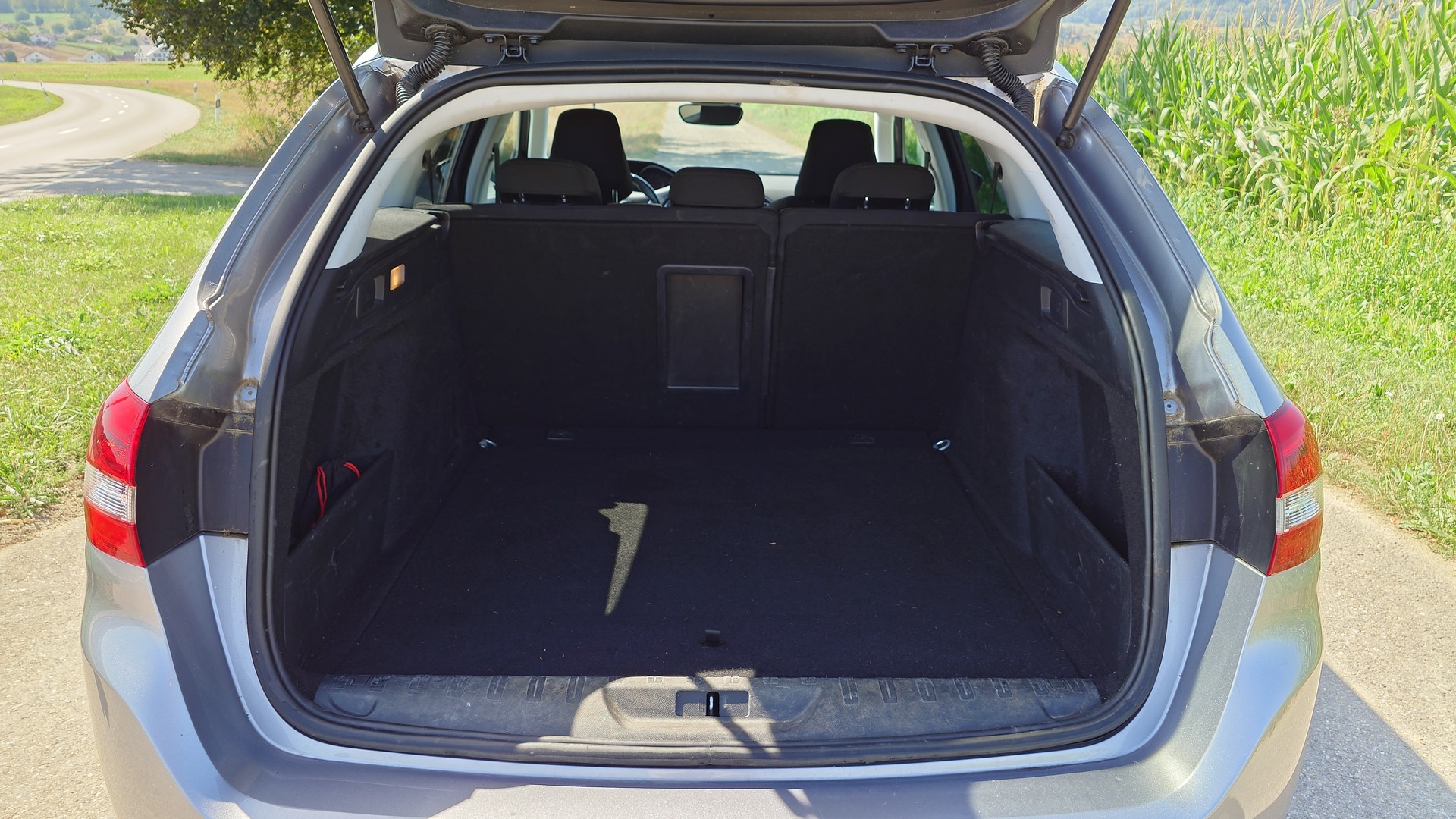 PEUGEOT 308 SW 1.2 THP Allure-image-4