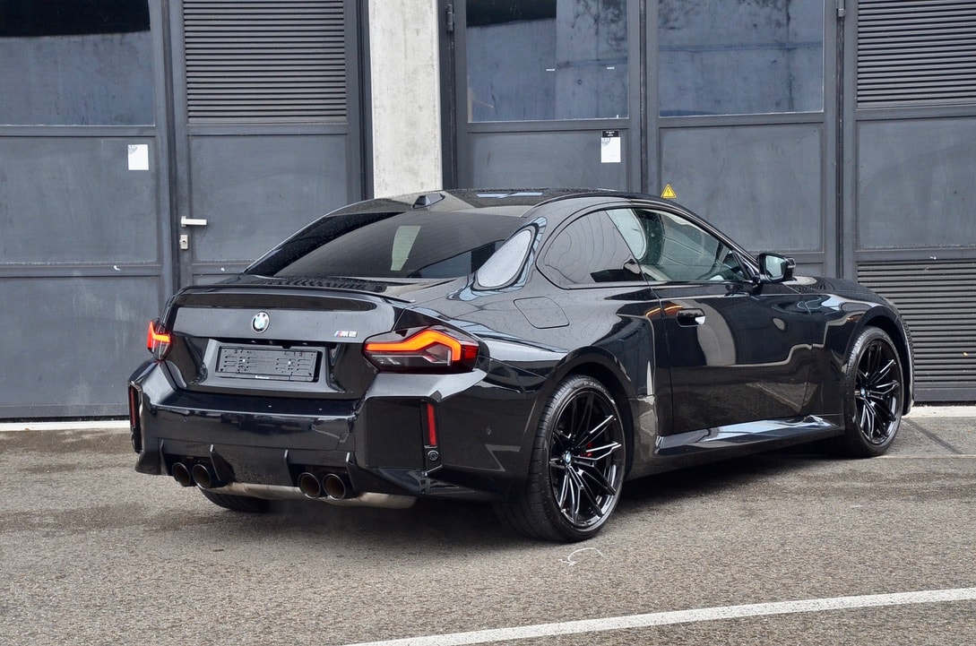BMW M2 Steptronic-showroom-element-3