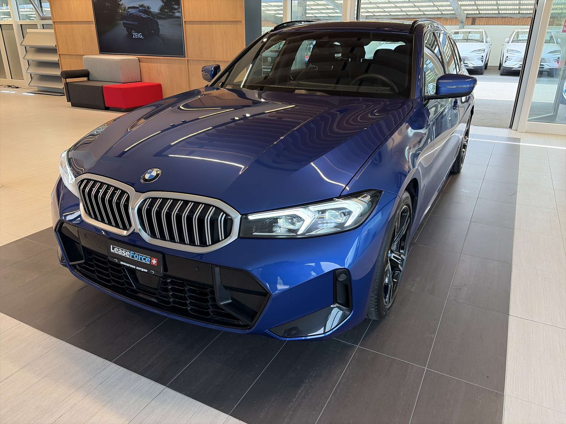 BMW 330i Touring xDrive M-Sport 245PS Steptronic Automat-image-0